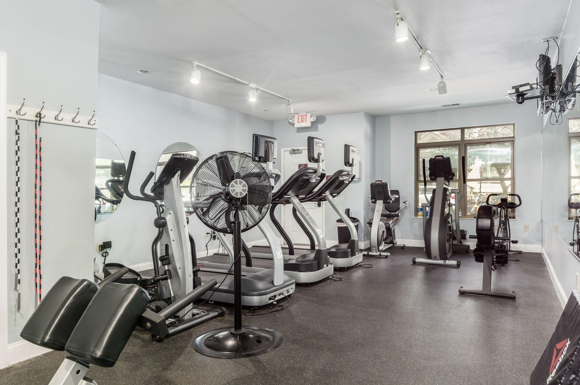 13 Victorian Gate Way, Columbus OH  43215-1682 exterior