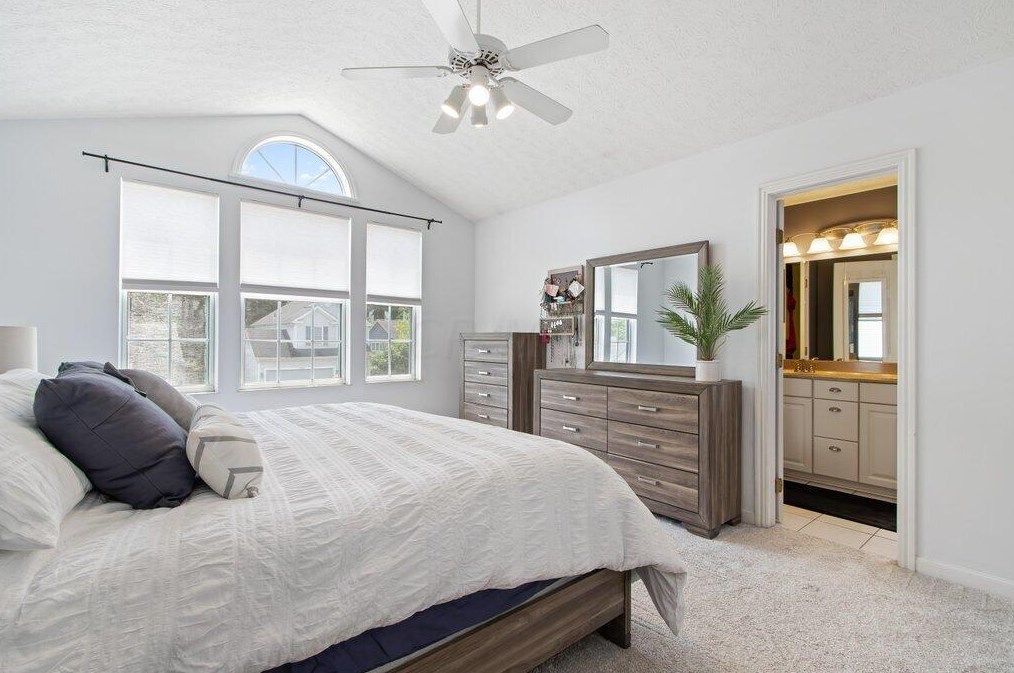 3380 Ln Coste Ln, Columbus OH 43228-7052 exterior