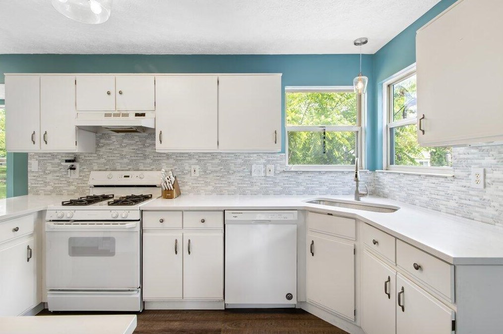 3380 Ln Coste Ln, Columbus OH 43228-7052 exterior