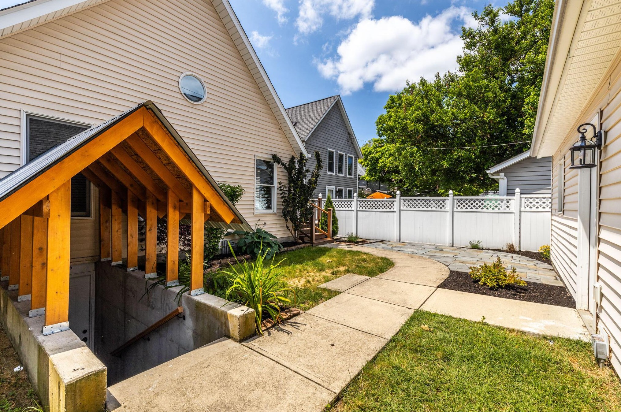 518 Beck St, Columbus OH  43206-1376 exterior