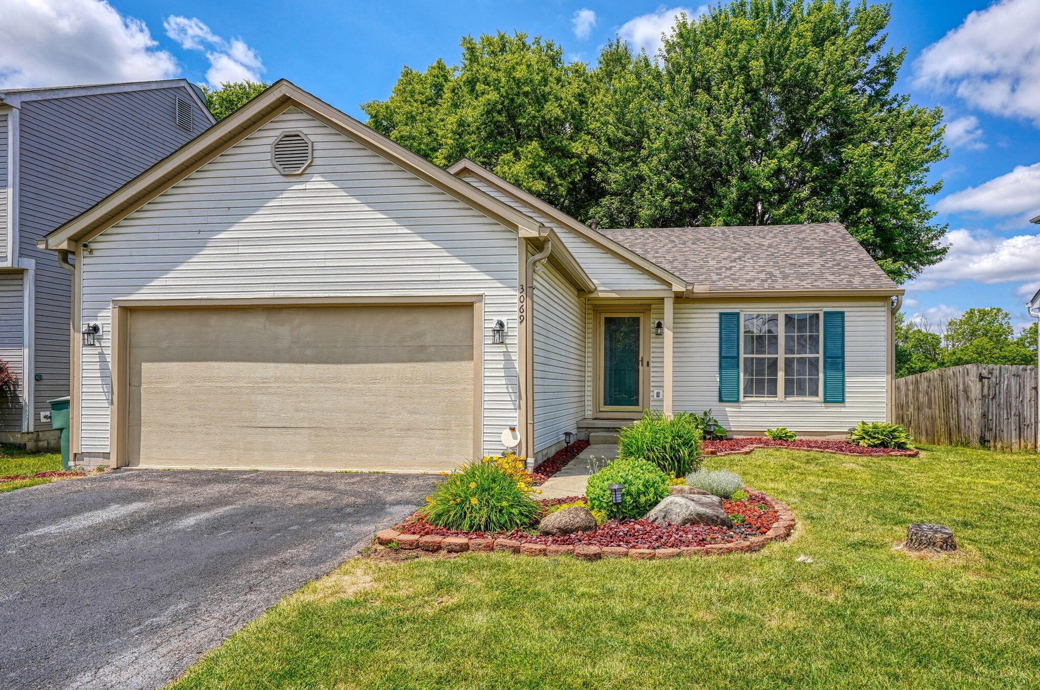 3069 Stonebluff Dr, Columbus, OH 43232-5668