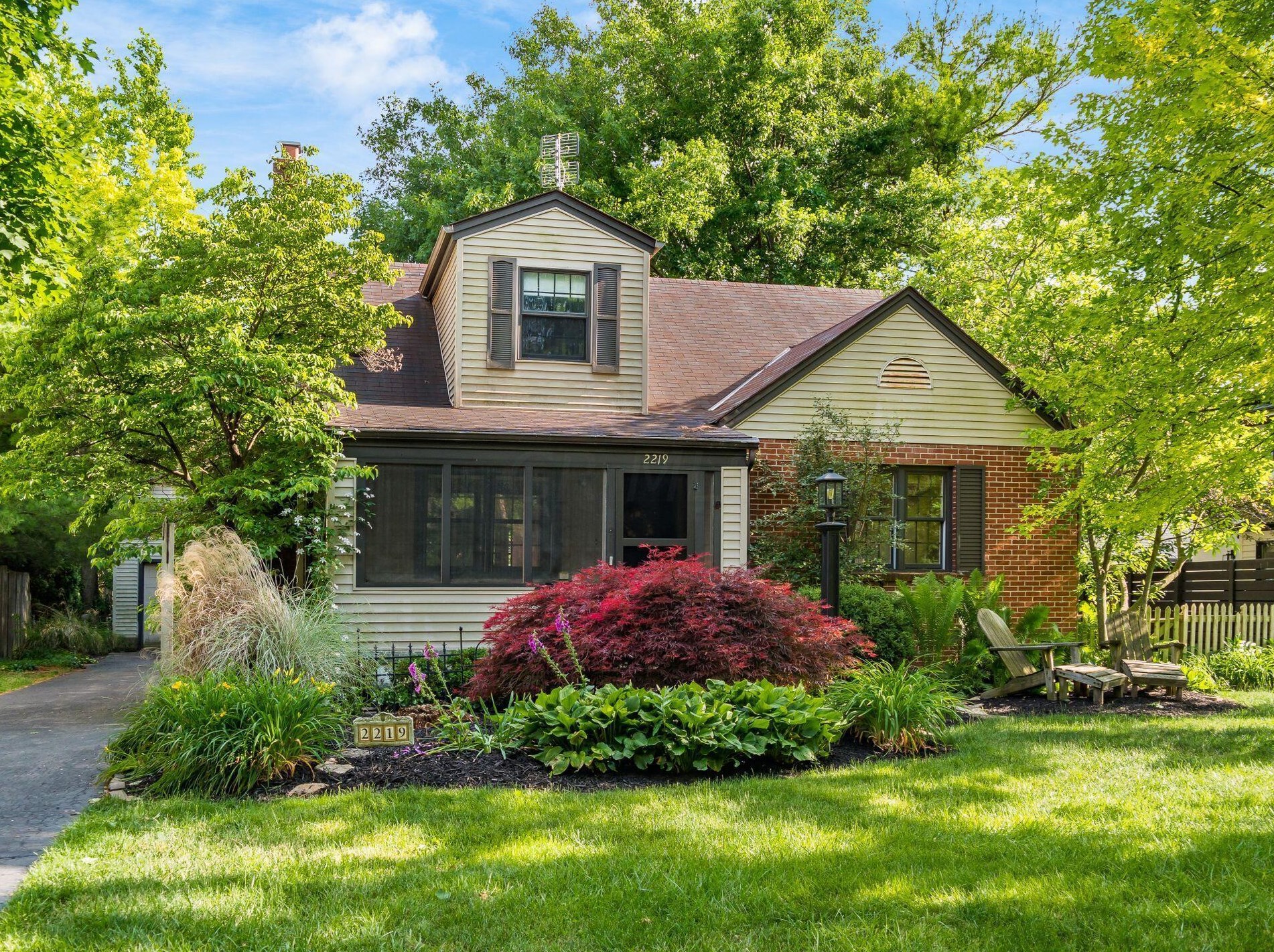 2219 Edington Rd, Columbus, OH 43221-3133