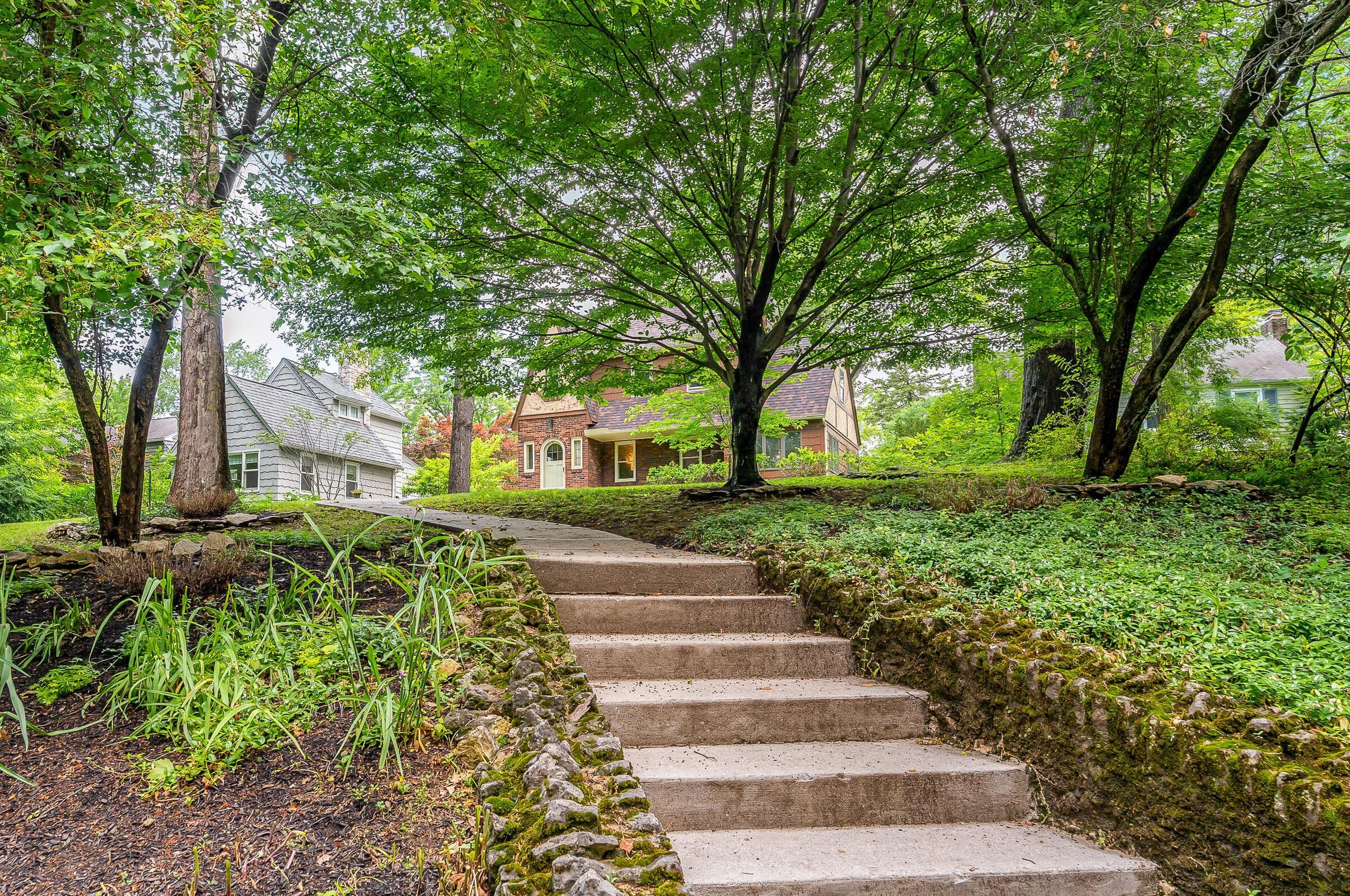 396 Midgard Rd, Columbus, OH 43202-1409