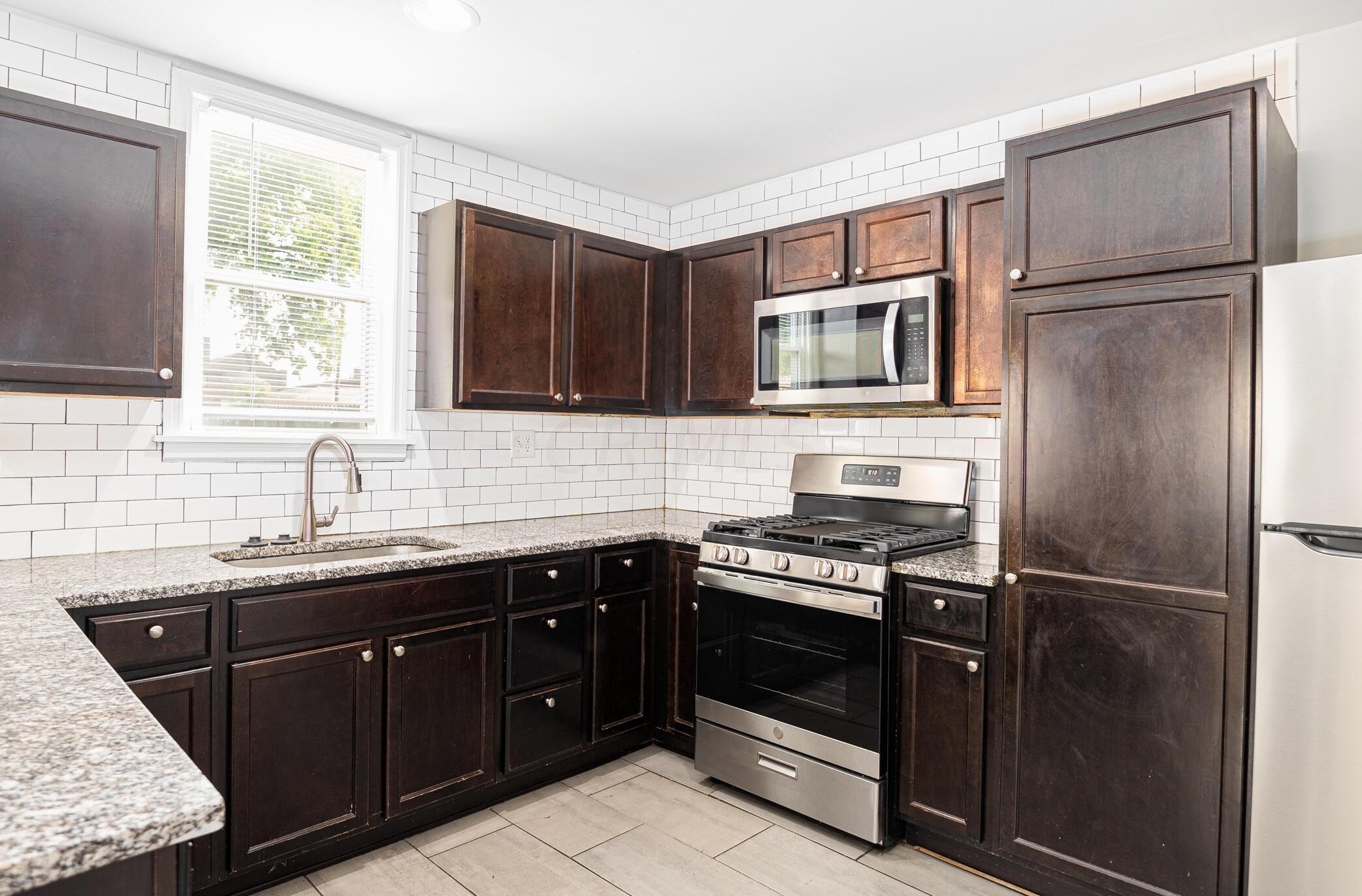 1618 Fulton St, Columbus OH 43205-2527 exterior