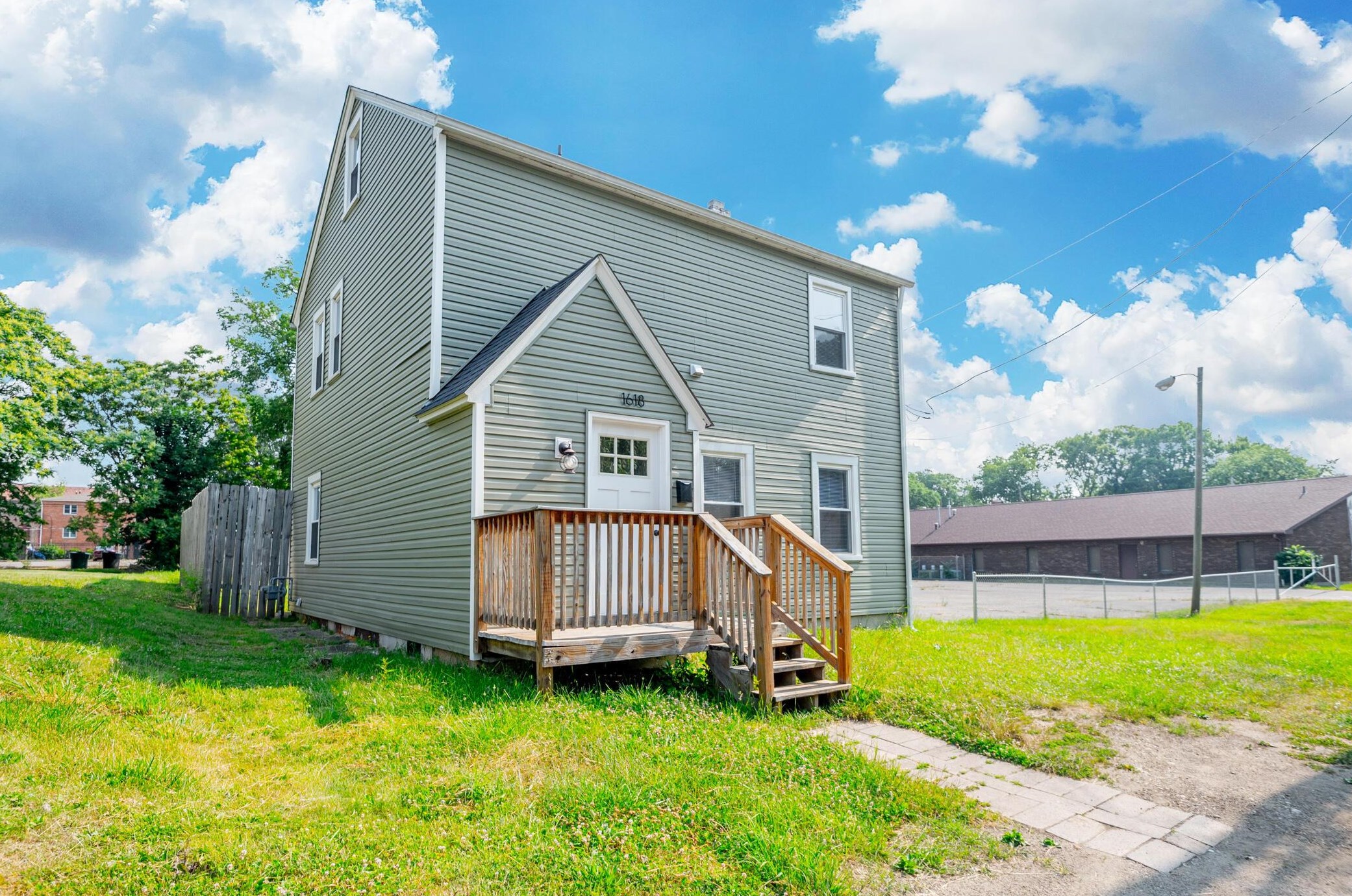 1618 Fulton St, Columbus OH 43205-2527 exterior