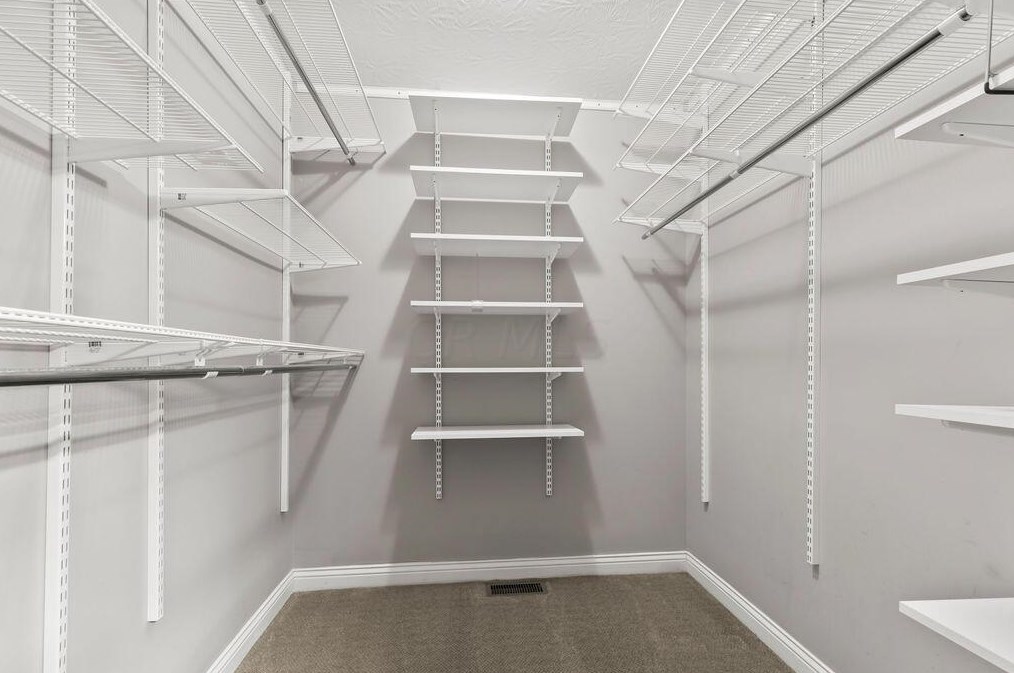 3971 Kensingwood Dr, Columbus OH 43230-8453 exterior