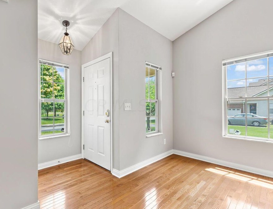 3971 Kensingwood Dr, Columbus OH 43230-8453 exterior