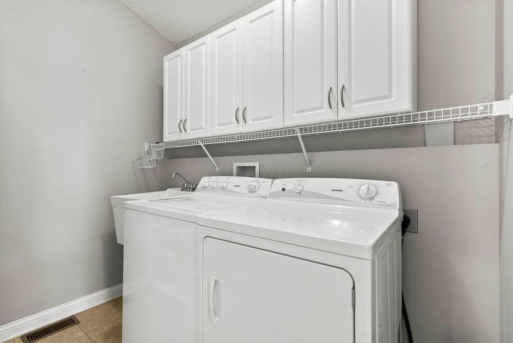 3971 Kensingwood Dr, Columbus OH 43230-8453 exterior