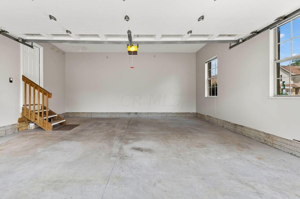 3971 Kensingwood Dr, Columbus OH 43230-8453 exterior