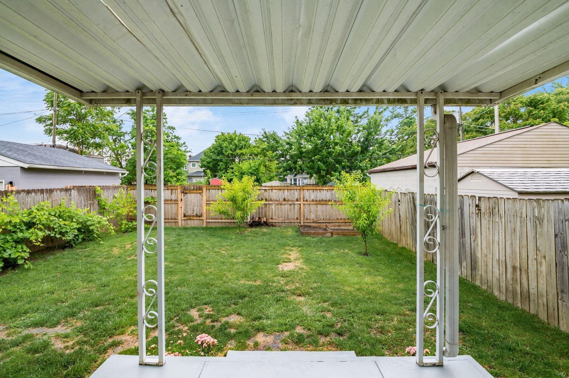 395 Welch Ave, Columbus OH 43207-5703 exterior