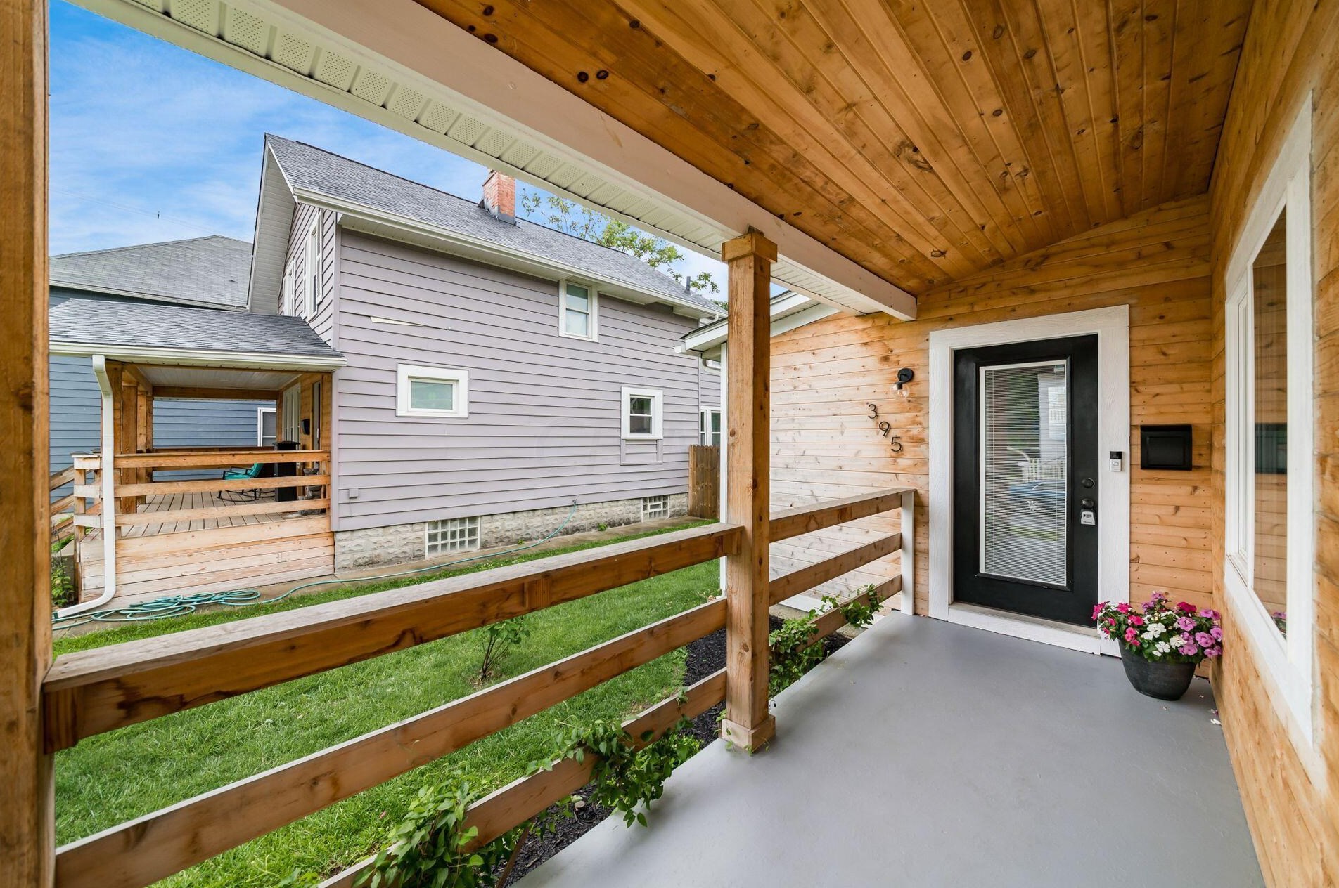 395 Welch Ave, Columbus OH 43207-5703 exterior