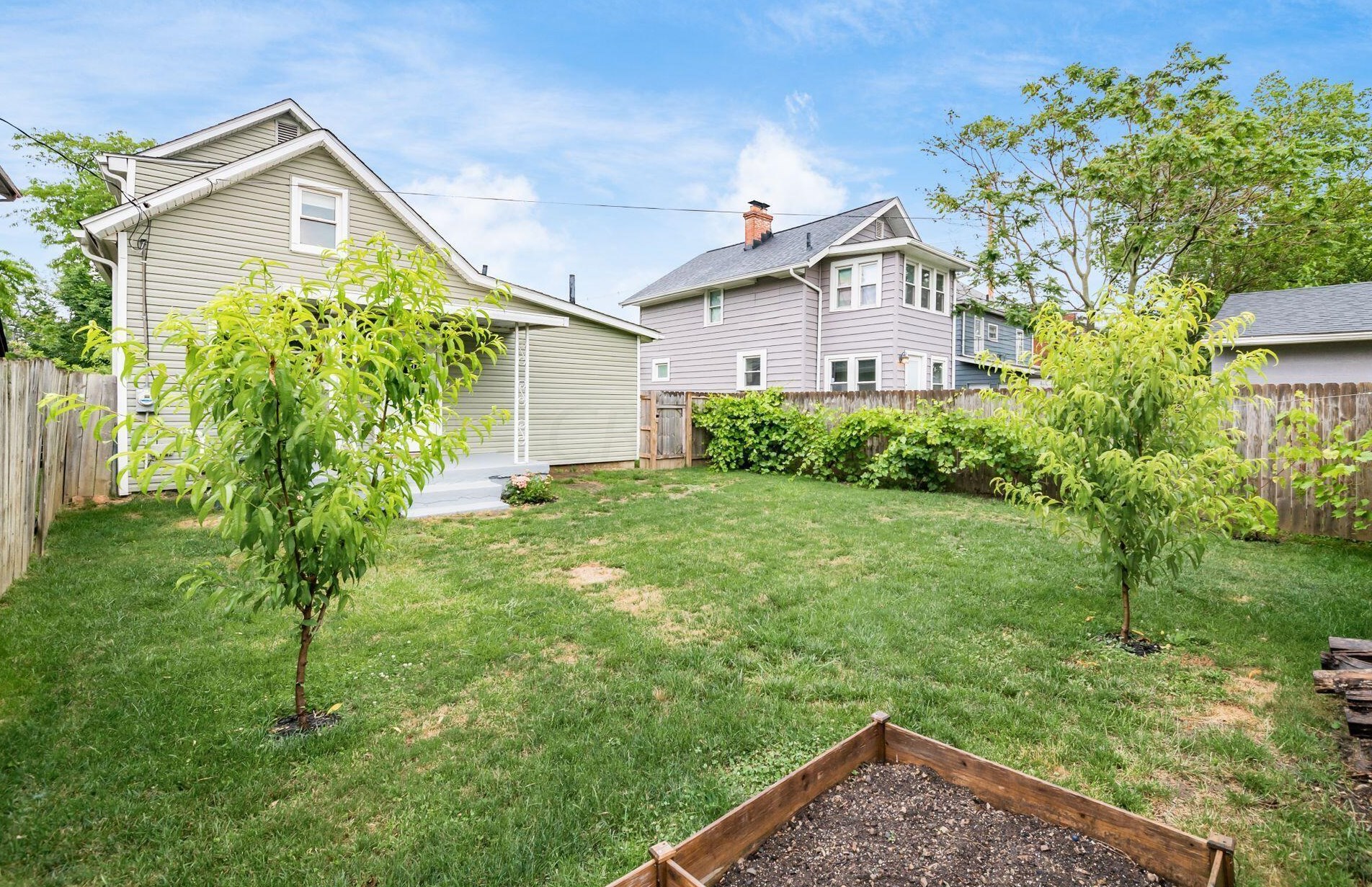 395 Welch Ave, Columbus OH 43207-5703 exterior