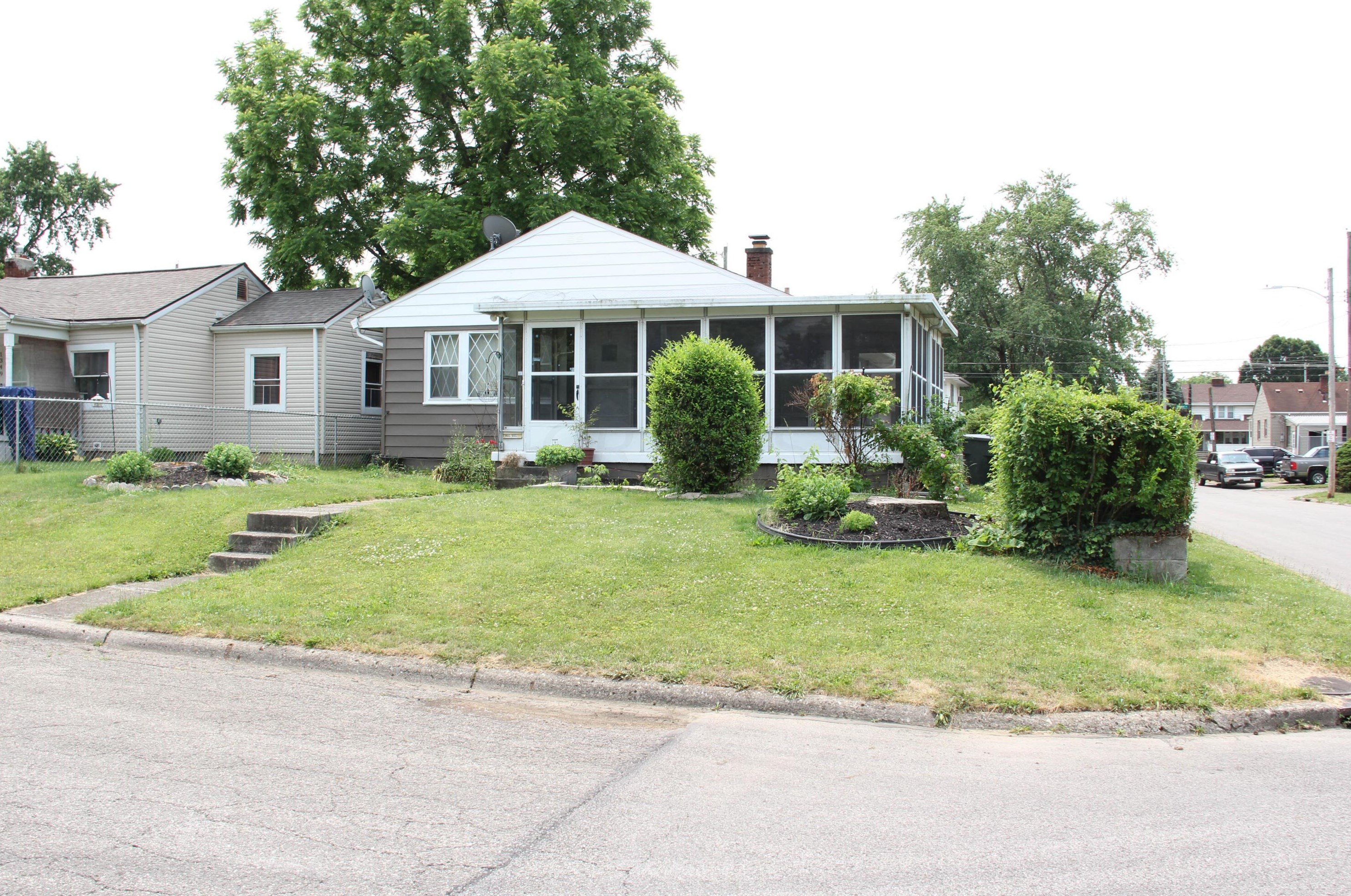 1343 Melrose Ave, Columbus, OH 43224-4225