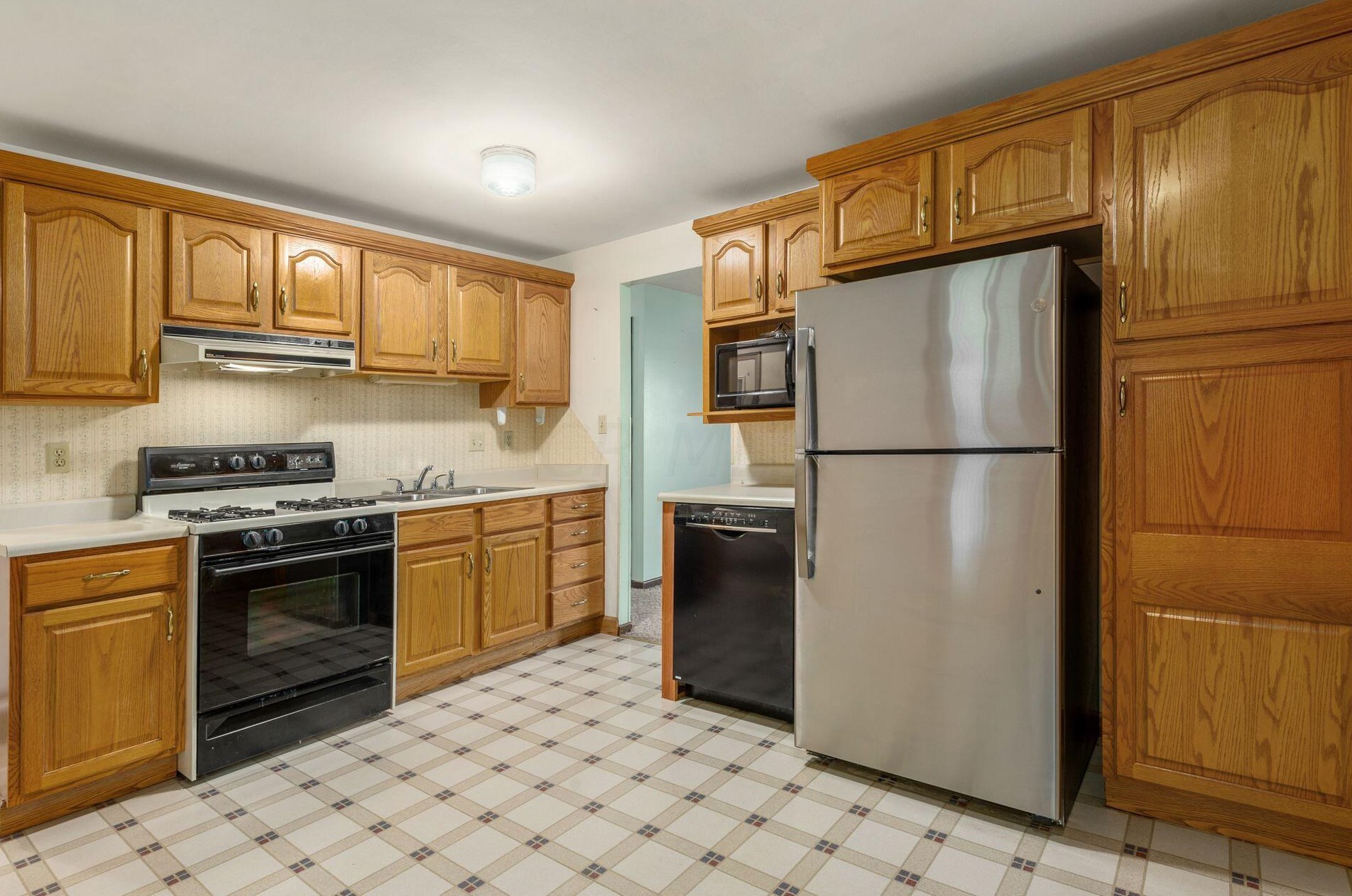 360 Cherokee Dr, Circleville, OH 43113-9146