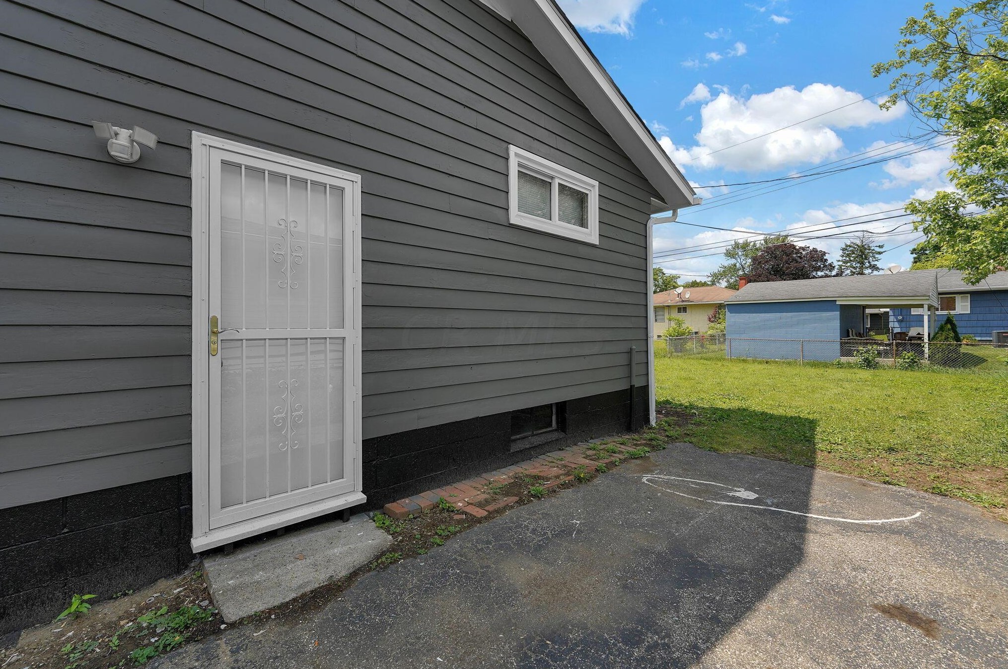 2532 Spaatz Ave, Columbus OH 43204-2866 exterior