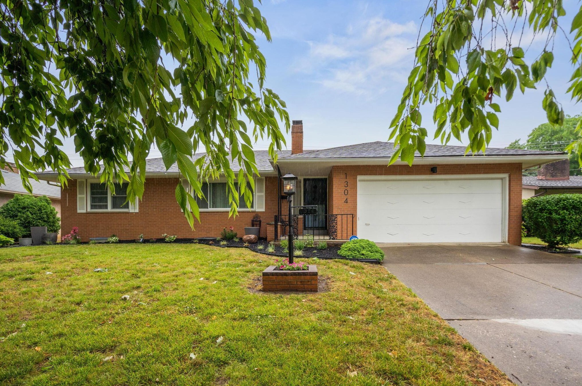 1304 Millerdale Rd, Columbus, OH 43209-3077