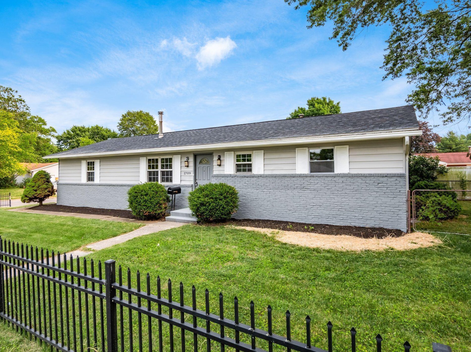 1709 Hansen Ave, Columbus, OH 43224-2862