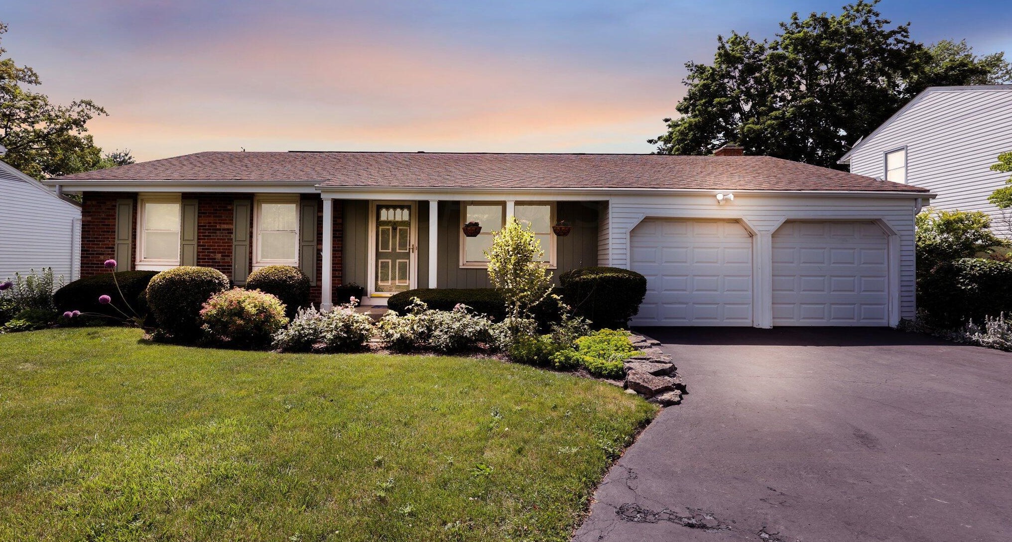 5029 Reed Rd, Columbus, OH 43220-2513