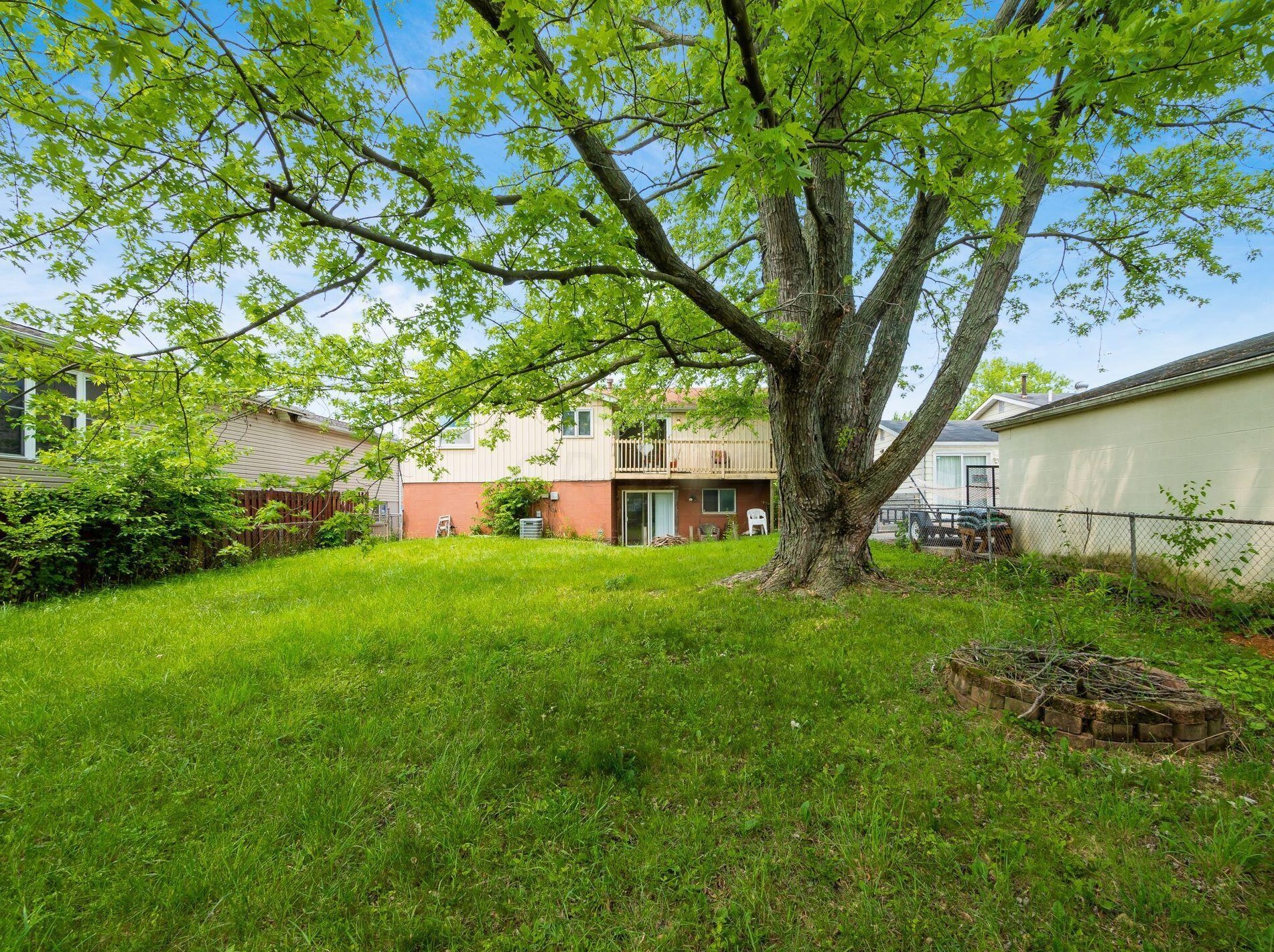 5009 Old Tree Ave, Columbus OH 43228-2234 exterior