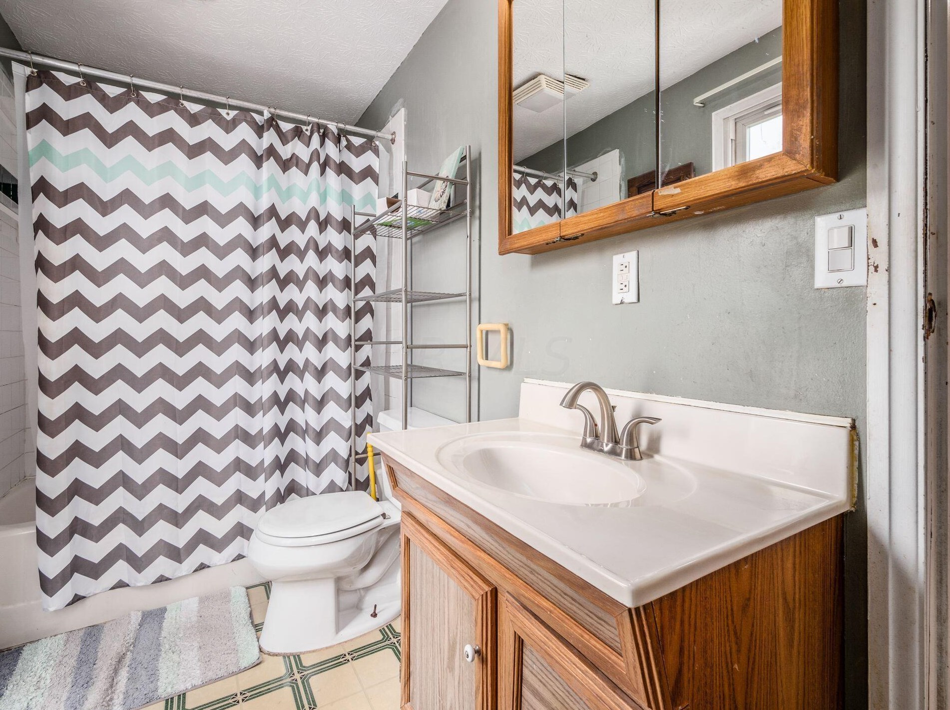 5009 Old Tree Ave, Columbus OH 43228-2234 exterior