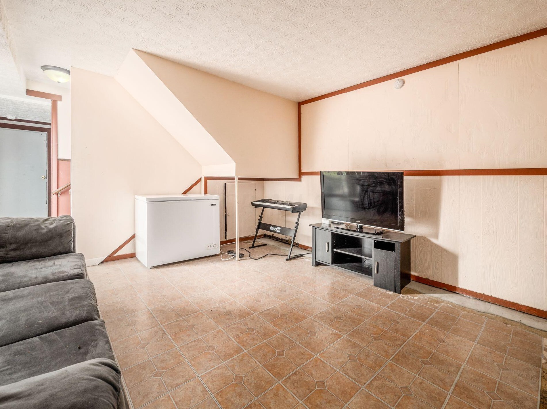 5009 Old Tree Ave, Columbus OH 43228-2234 exterior