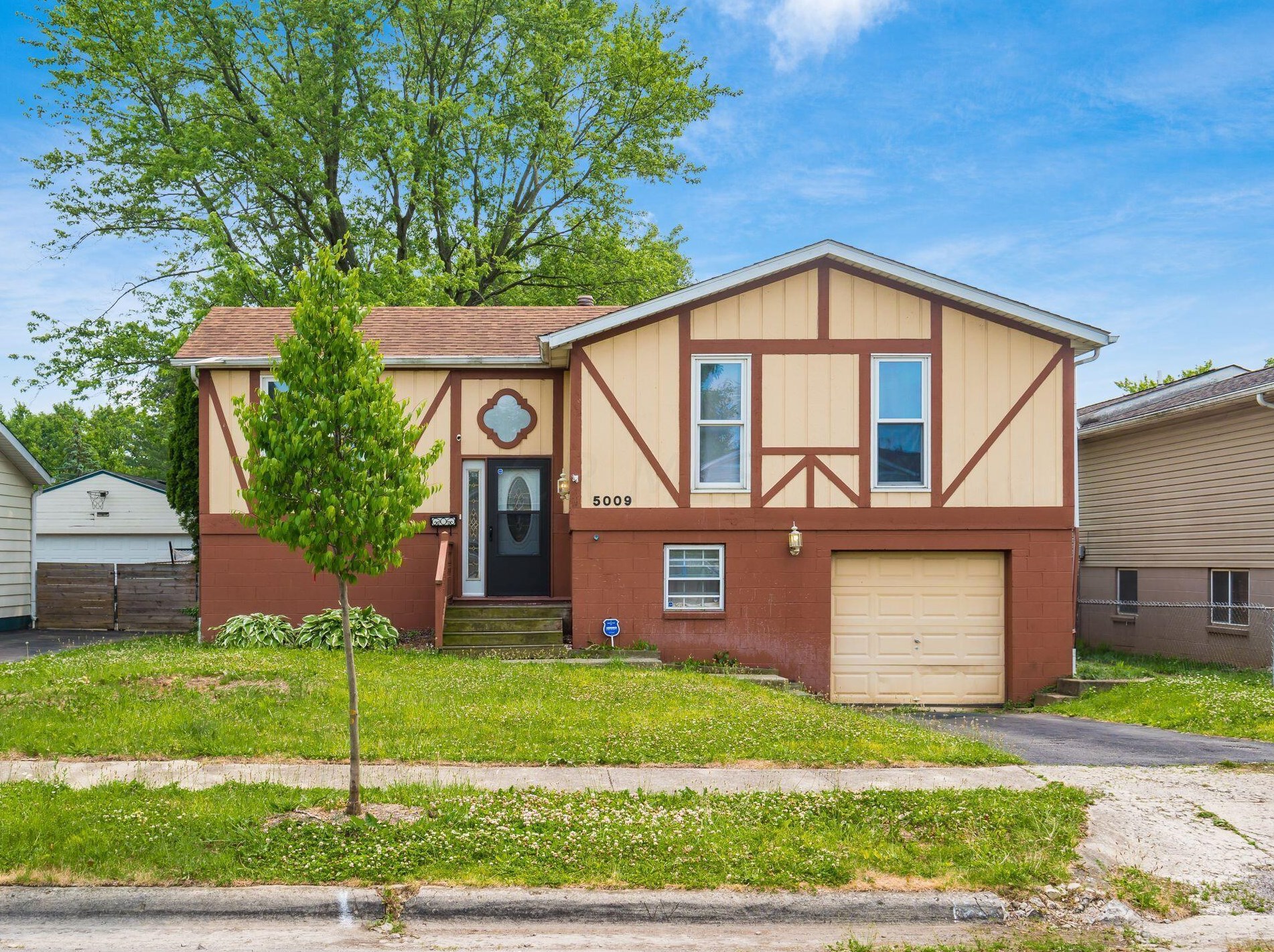 5009 Old Tree Ave, Columbus, OH 43228-2234
