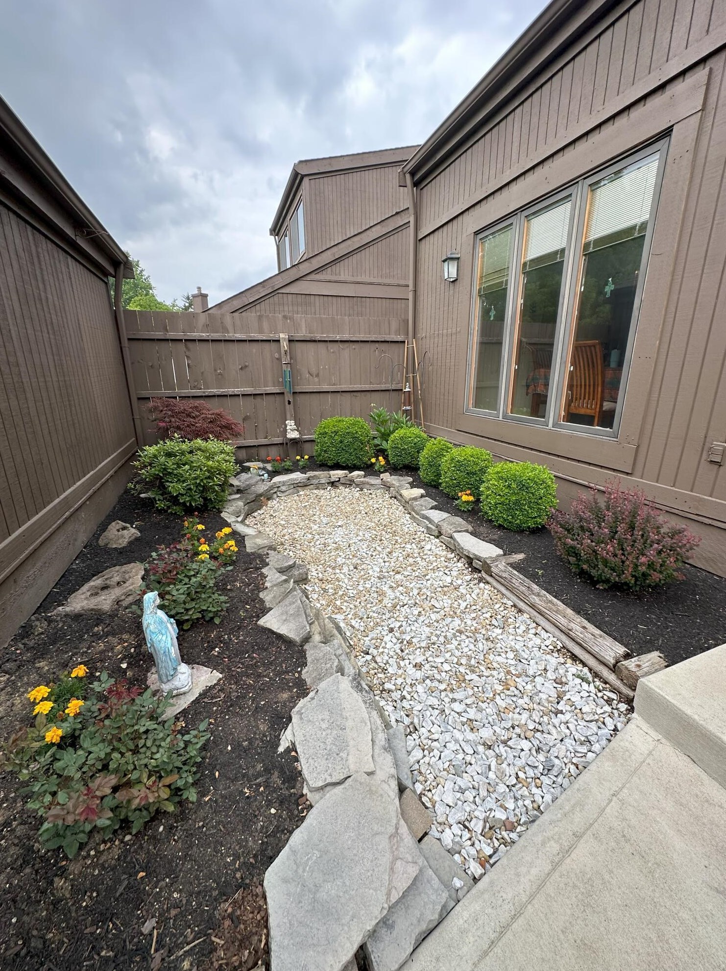 2121 Brookhurst Ave, Columbus, OH 43229-1585