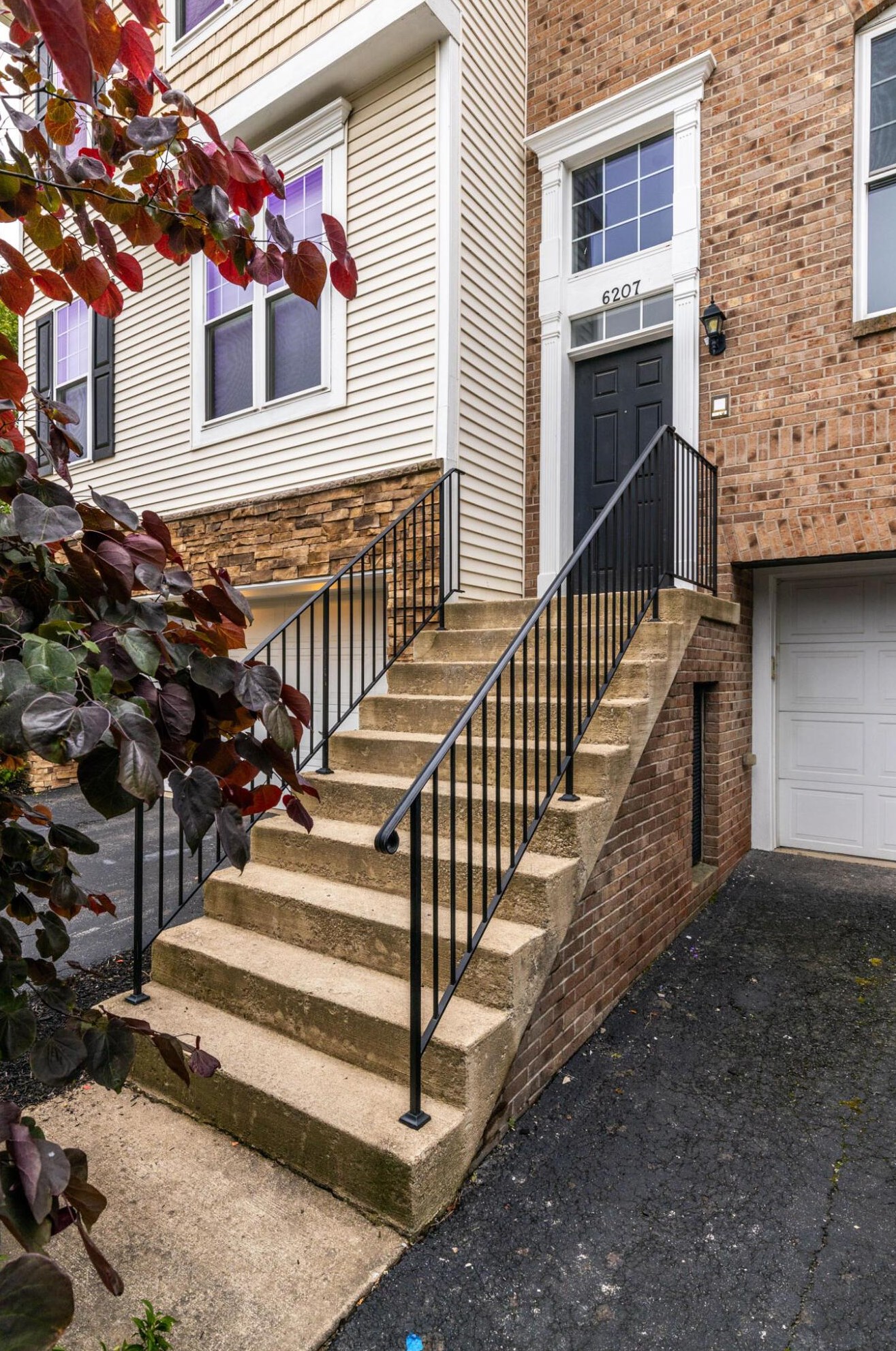 6207 Cenpac Ave, Columbus, OH 43213-4442