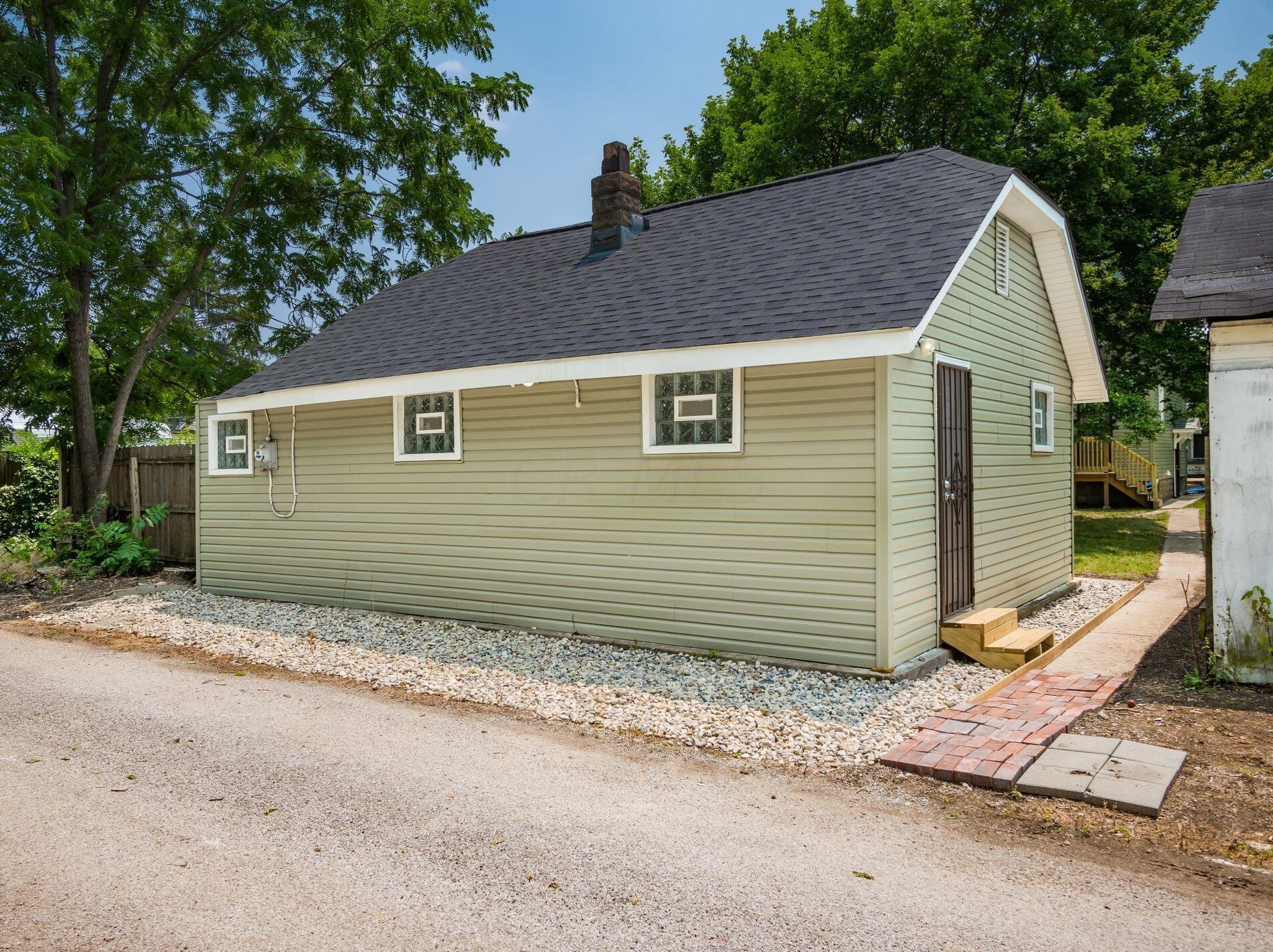 876 Campbell Ave, Columbus OH 43223-1521 exterior