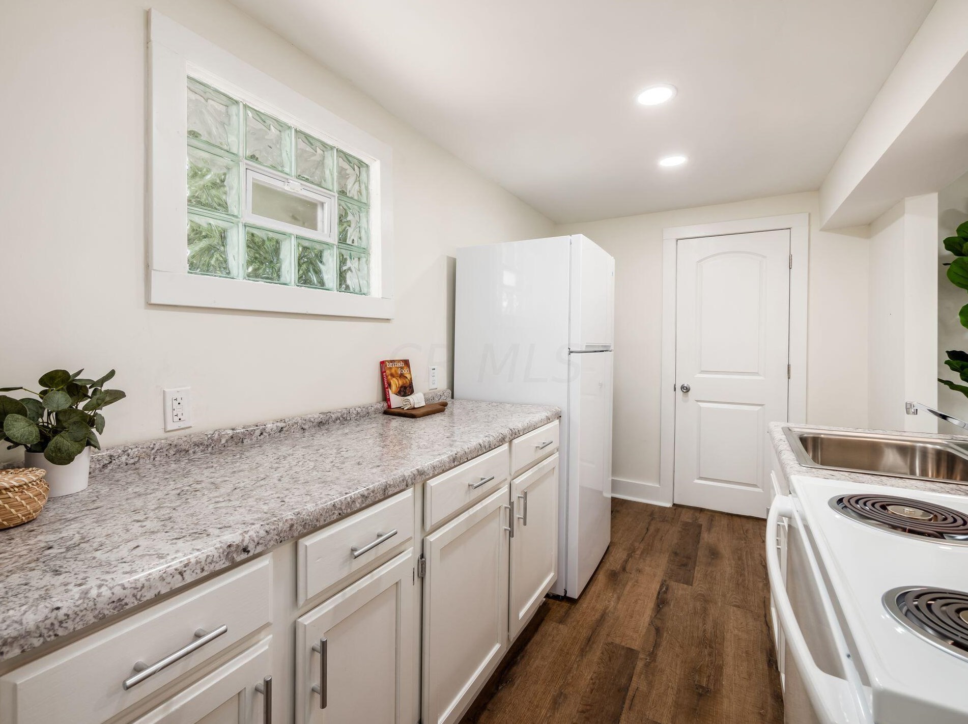 876 Campbell Ave, Columbus OH 43223-1521 exterior