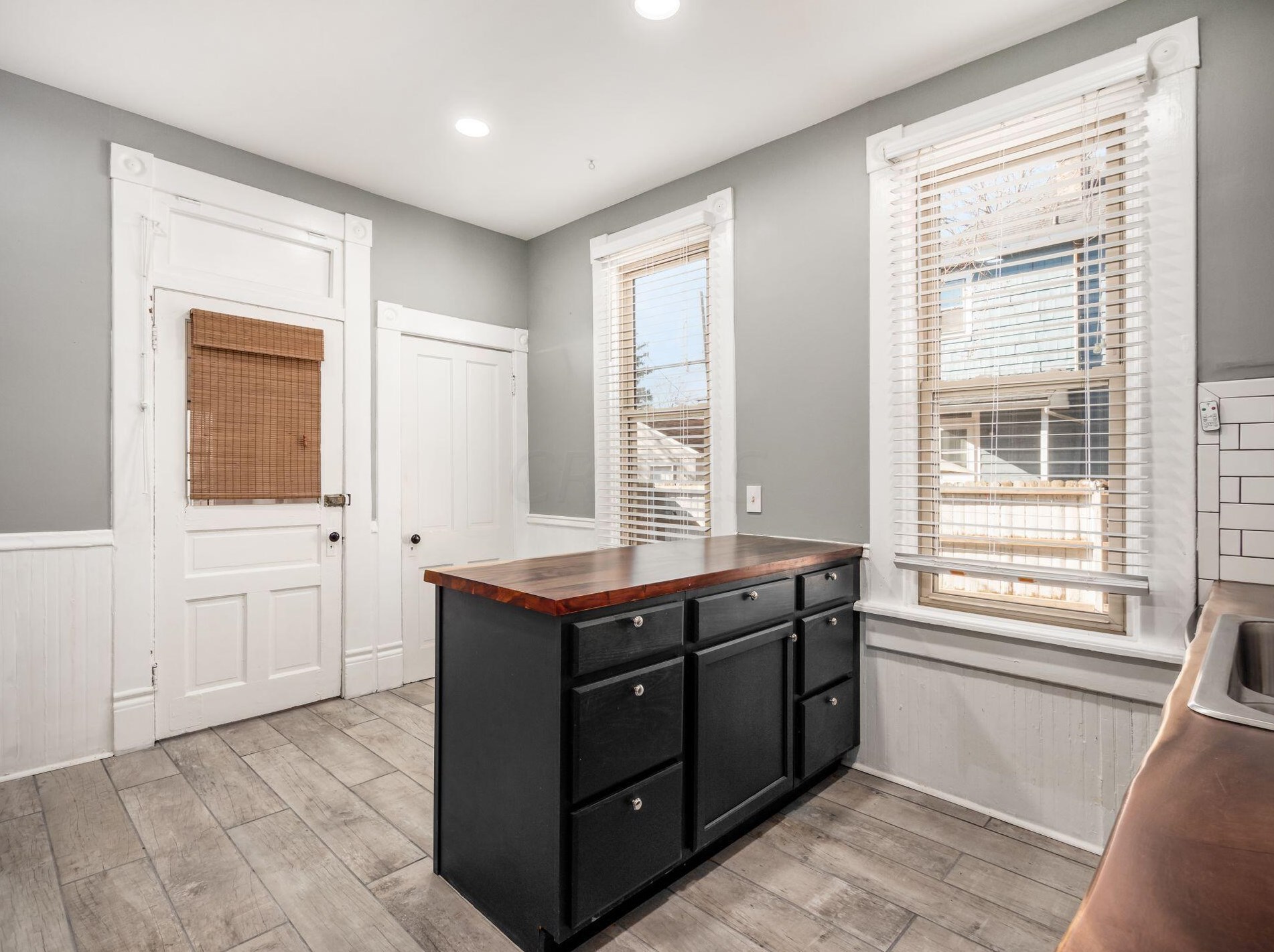 811 Ebner St, Columbus OH  43206-2211 exterior