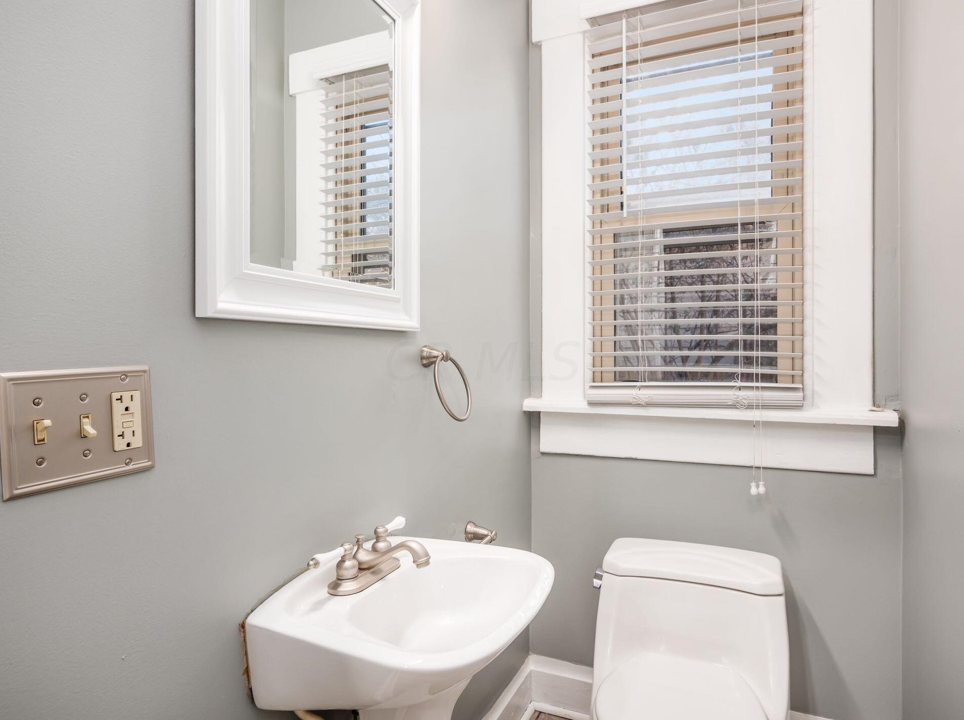 811 Ebner St, Columbus OH  43206-2211 exterior