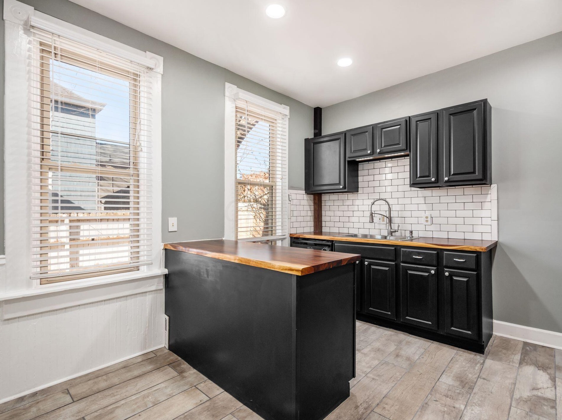 811 Ebner St, Columbus OH  43206-2211 exterior