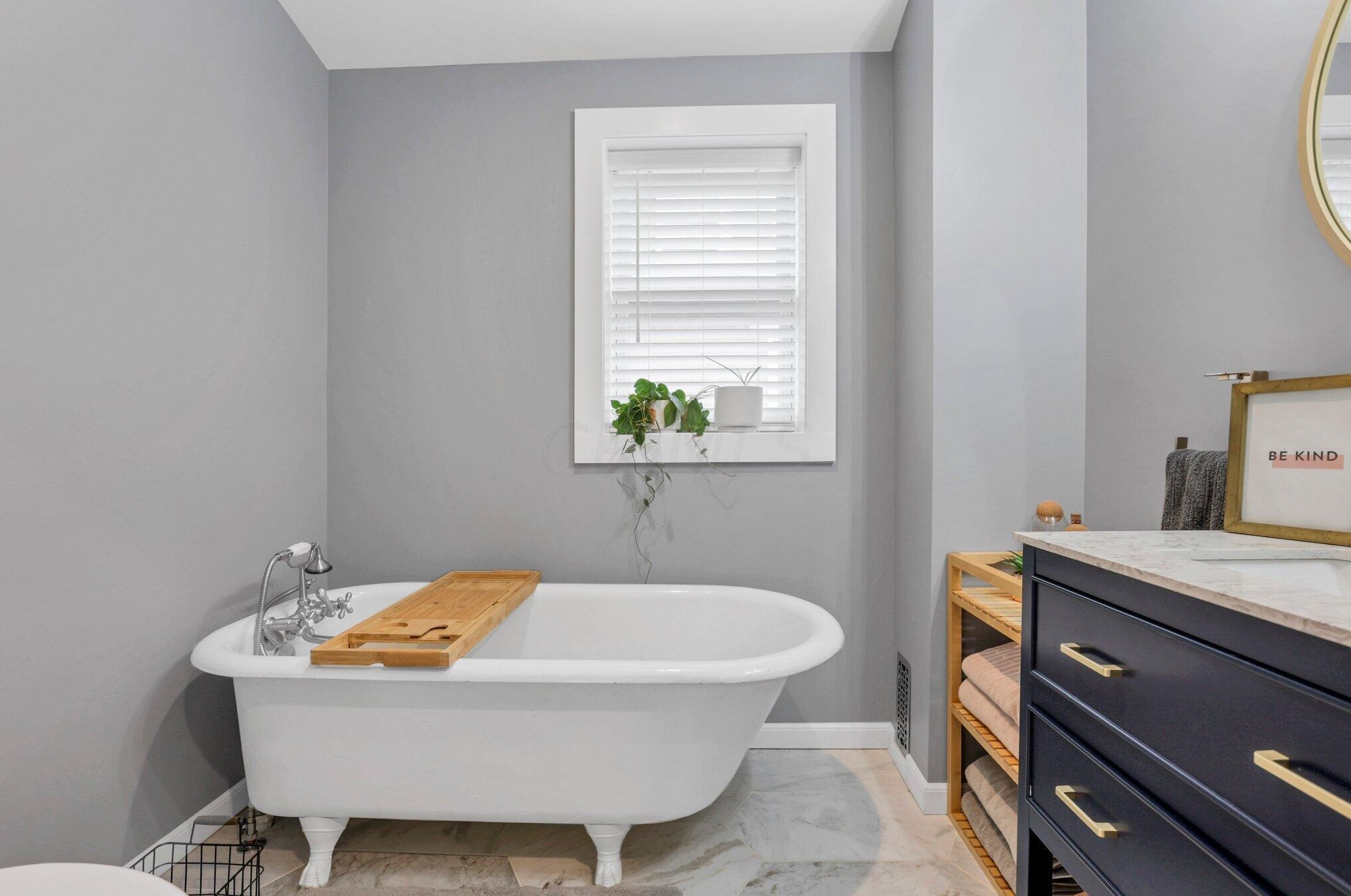 678 9 St, Columbus OH 43215-3973 exterior