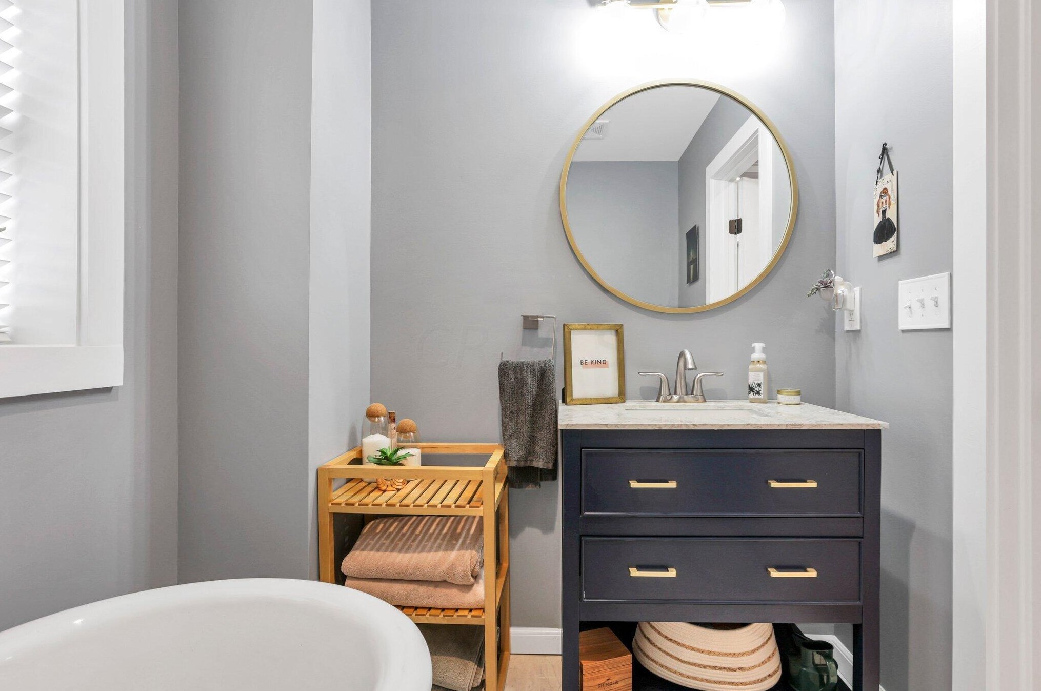 678 9 St, Columbus OH 43215-3973 exterior