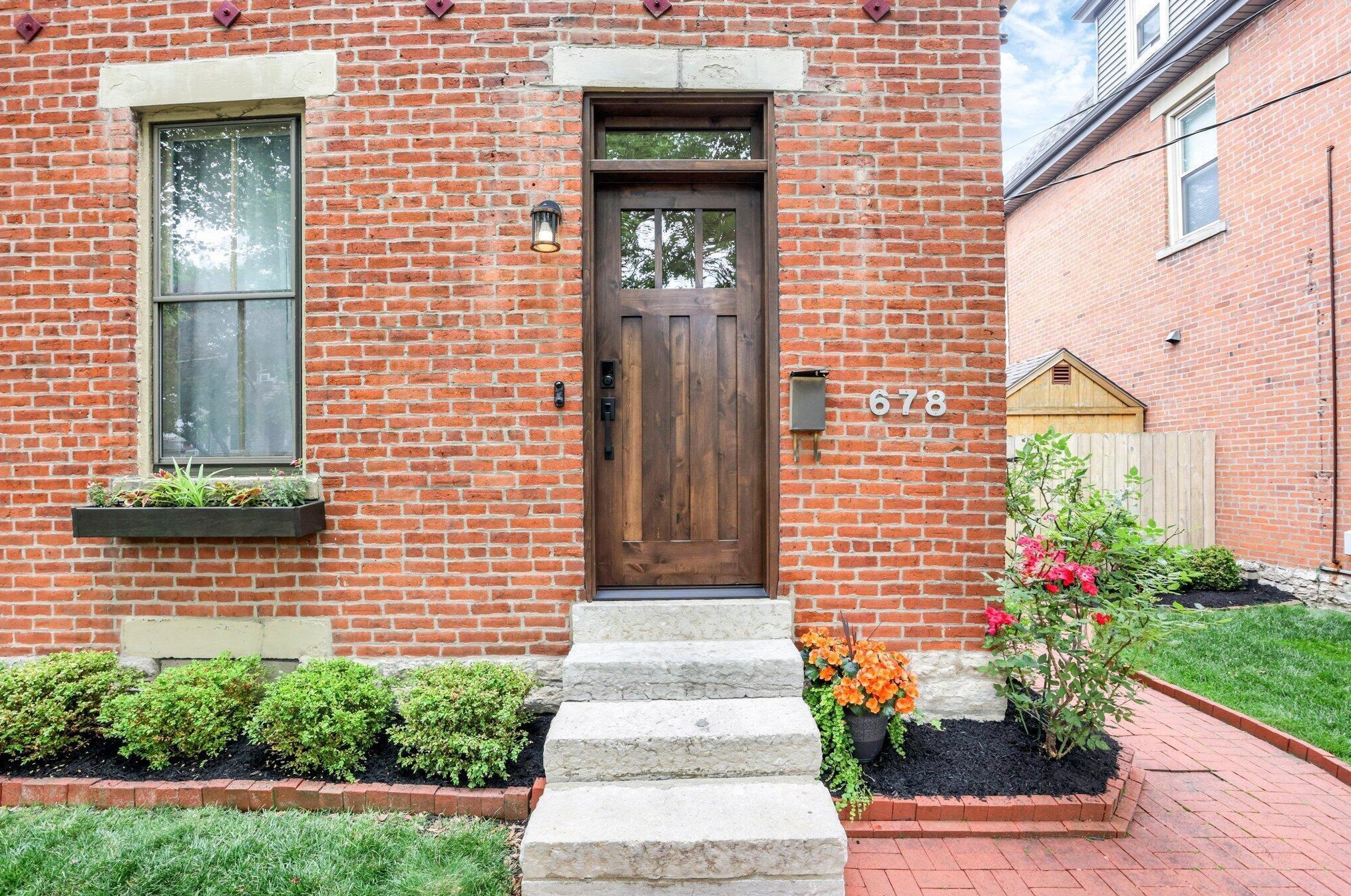 678 9th St, Columbus, OH 43206-1327
