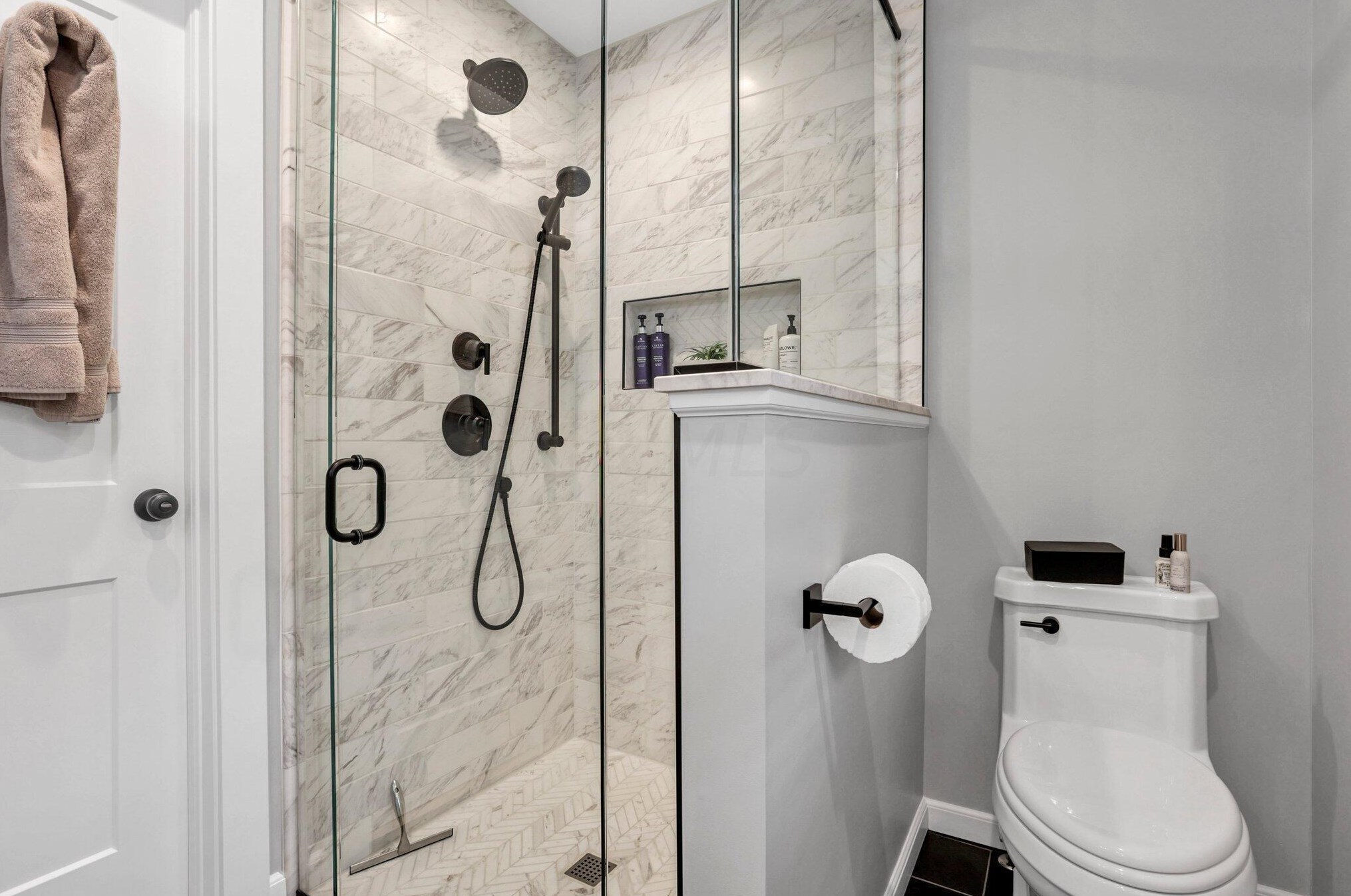 678 9 St, Columbus OH 43215-3973 exterior