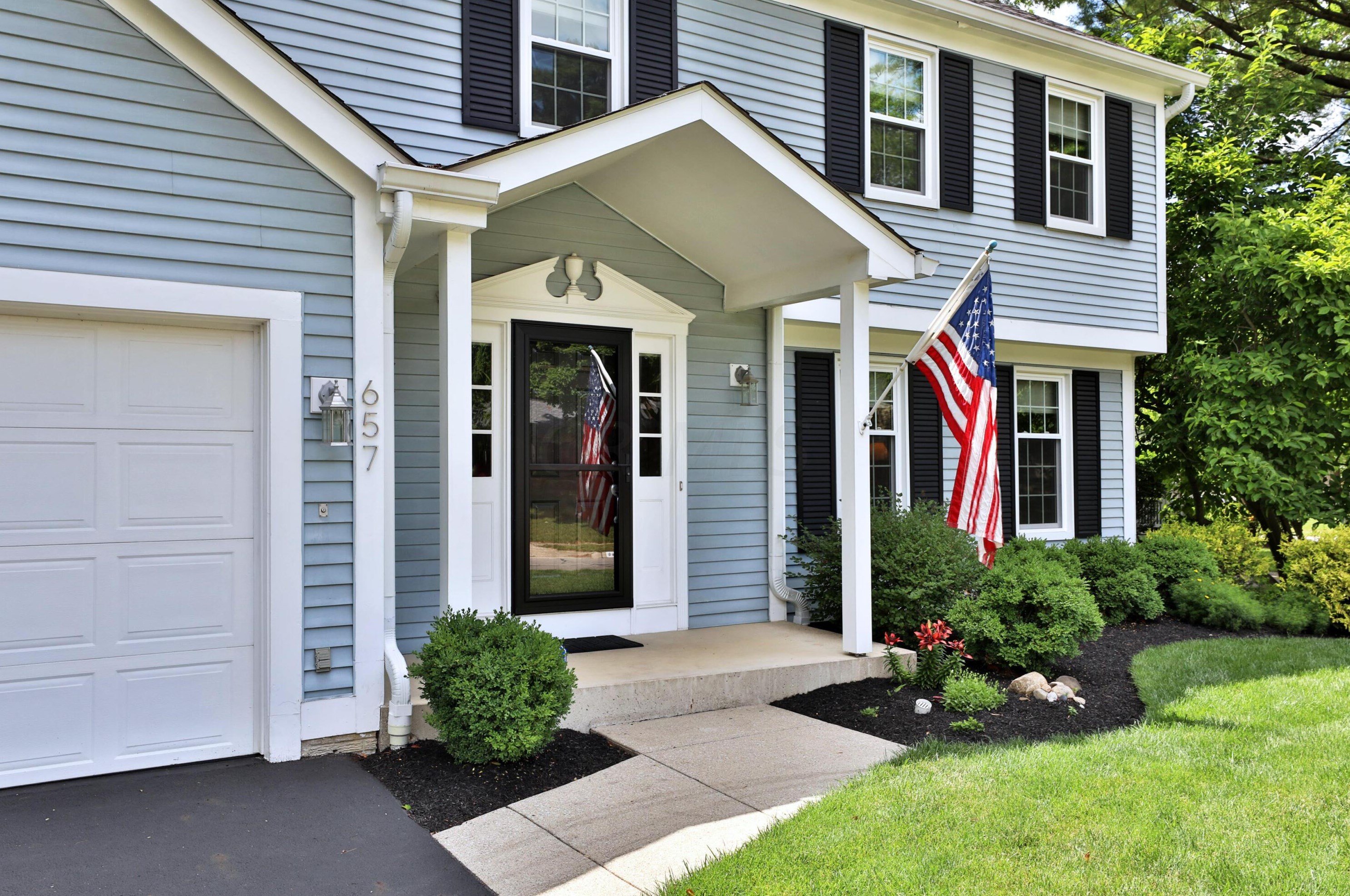 657 Sinsbury E Dr, Sharon Township, OH 43085