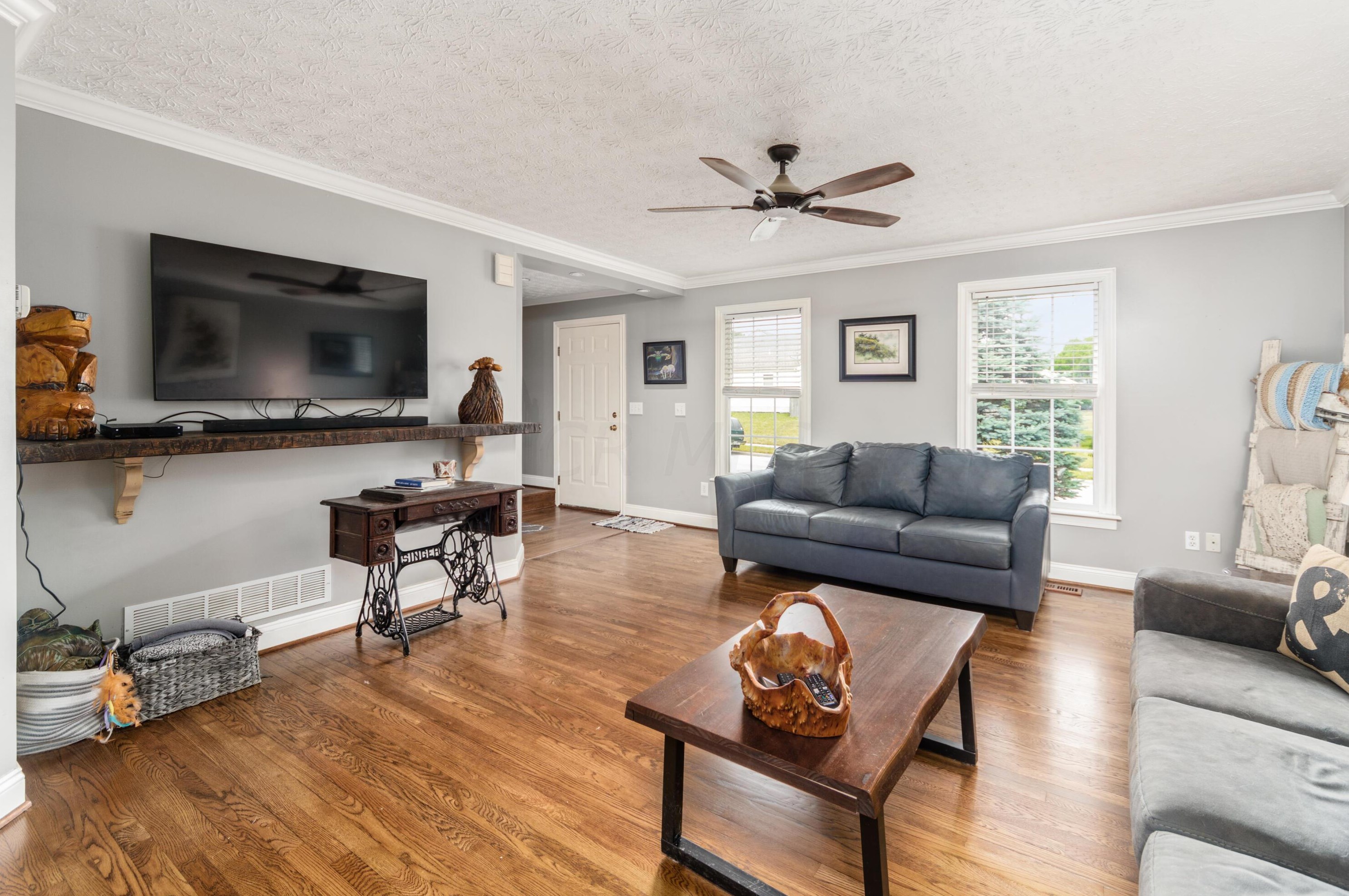3511 Spring Branch Dr, Darbydale, OH 43123