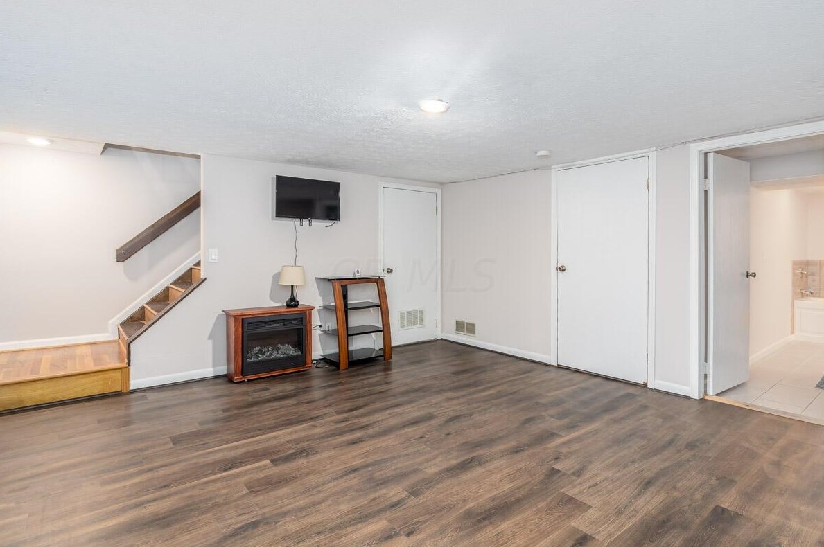 5106 Ranstead Ct, Columbus OH 43220-2545 exterior