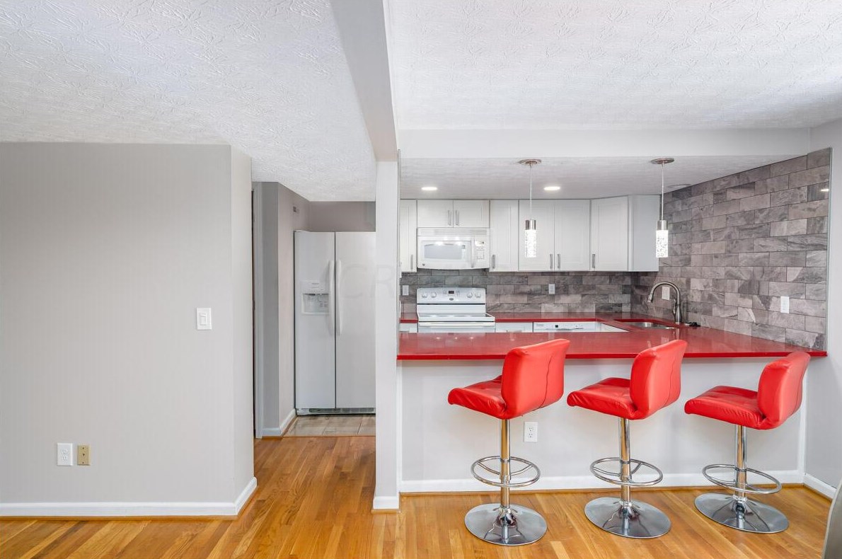 5106 Ranstead Ct, Columbus OH 43220-2545 exterior