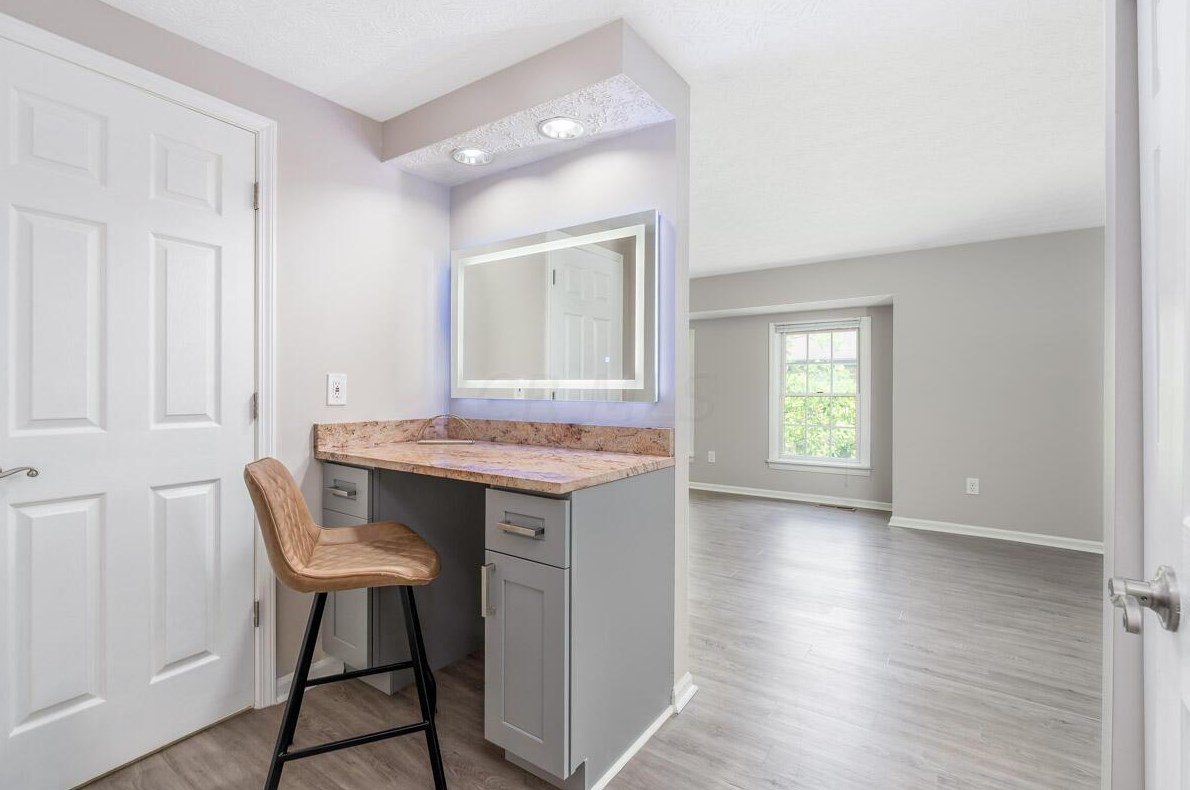 5106 Ranstead Ct, Columbus OH 43220-2545 exterior