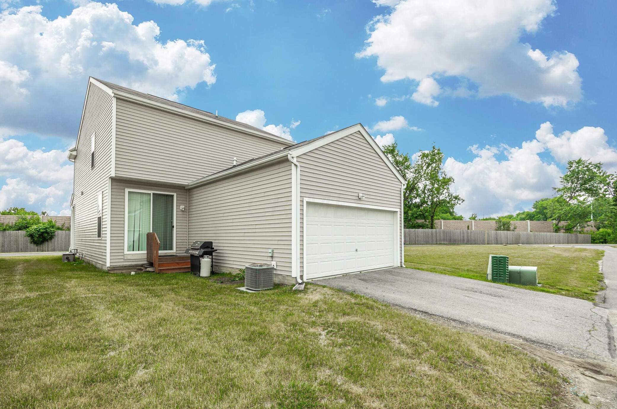 5702 Alliance Way, Columbus OH  43228-8948 exterior