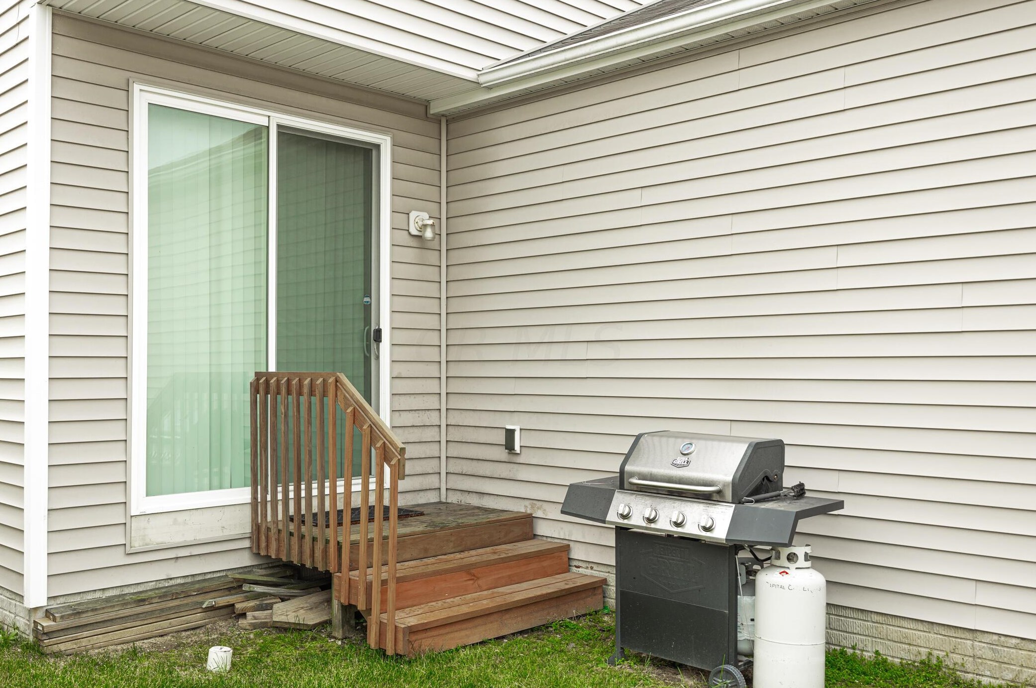 5702 Alliance Way, Columbus OH  43228-8948 exterior