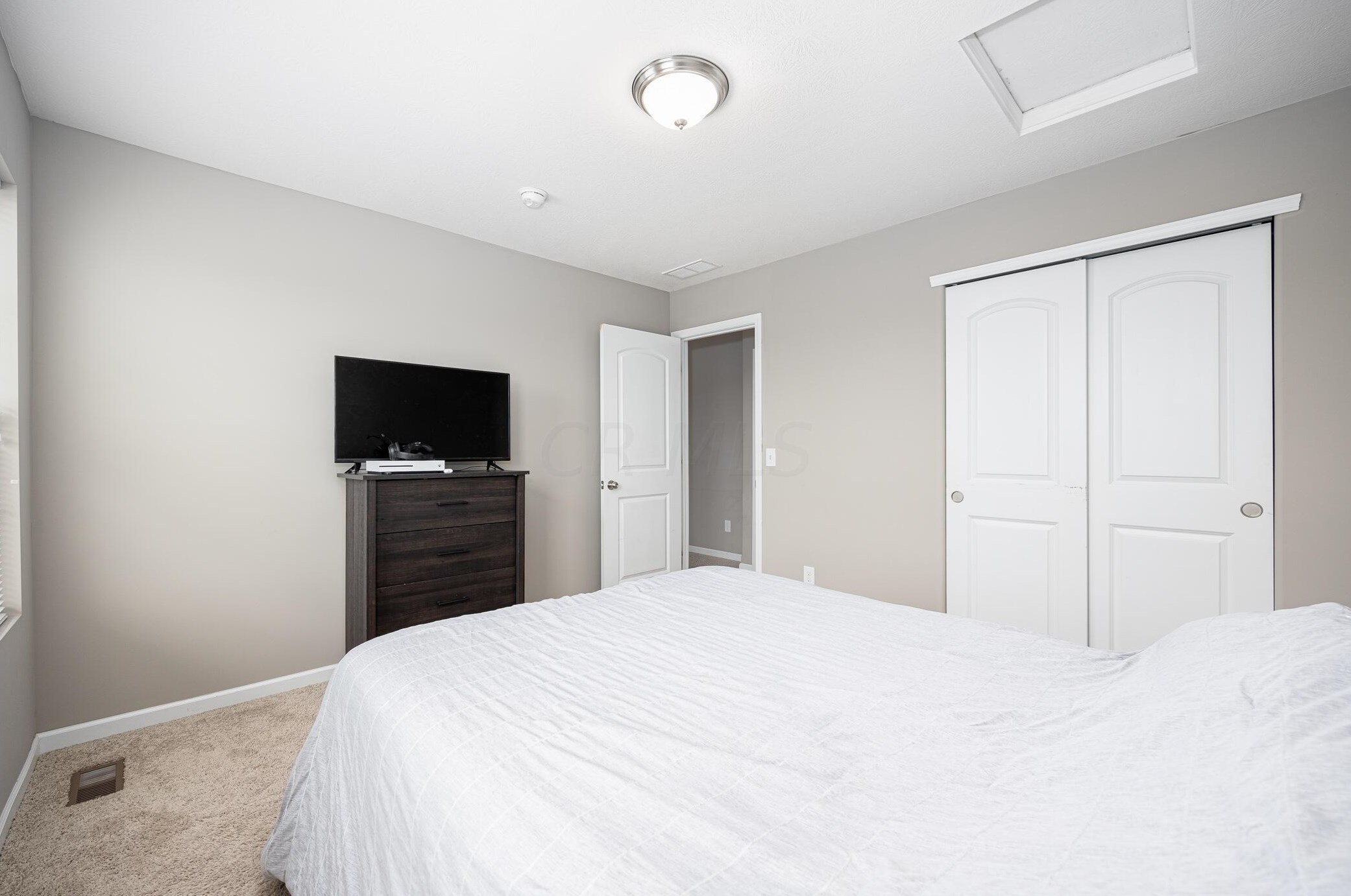 5702 Alliance Way, Columbus OH  43228-8948 exterior