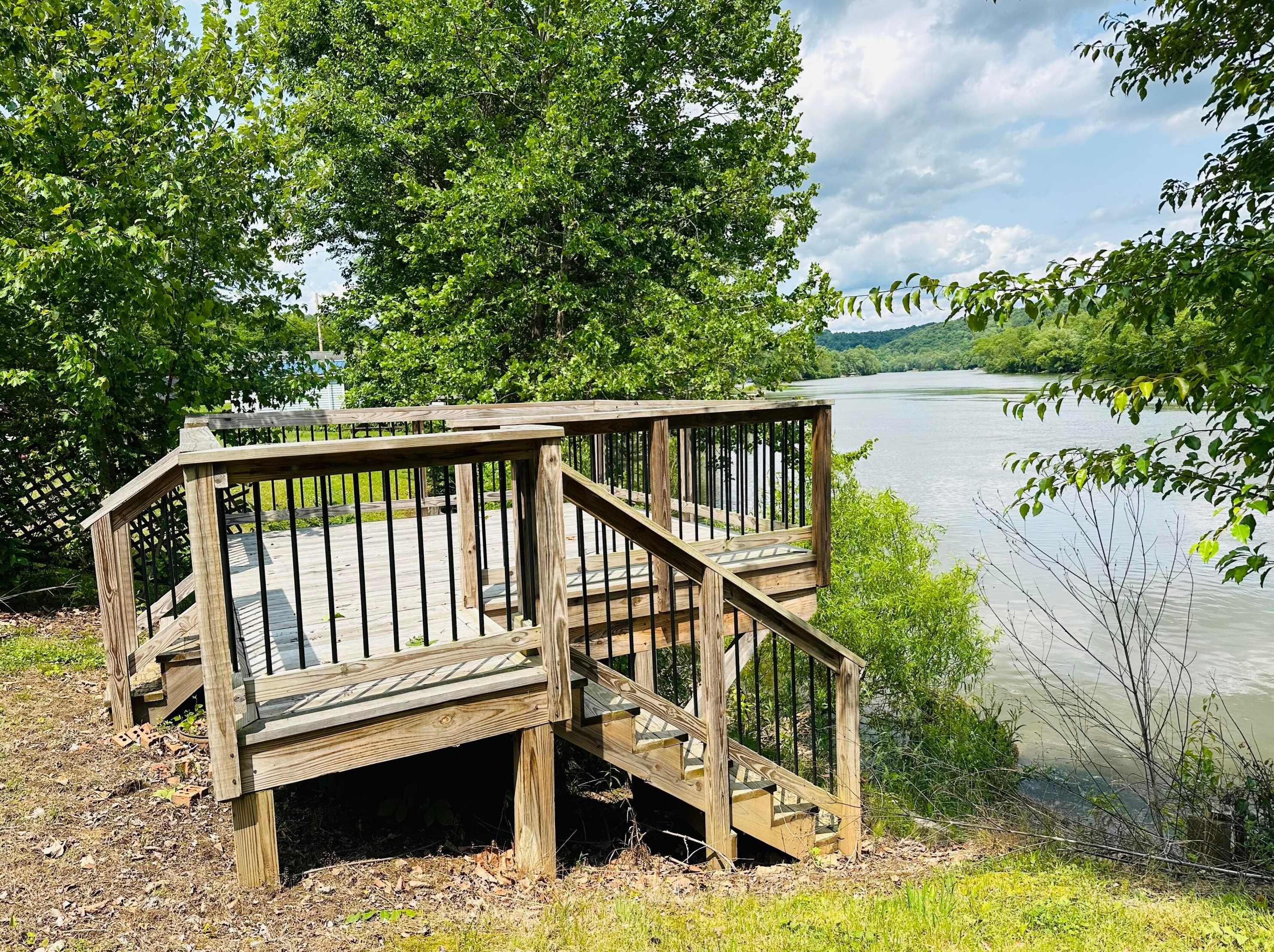 9911 N River Nw Rd, McConnelsvle, OH 43756