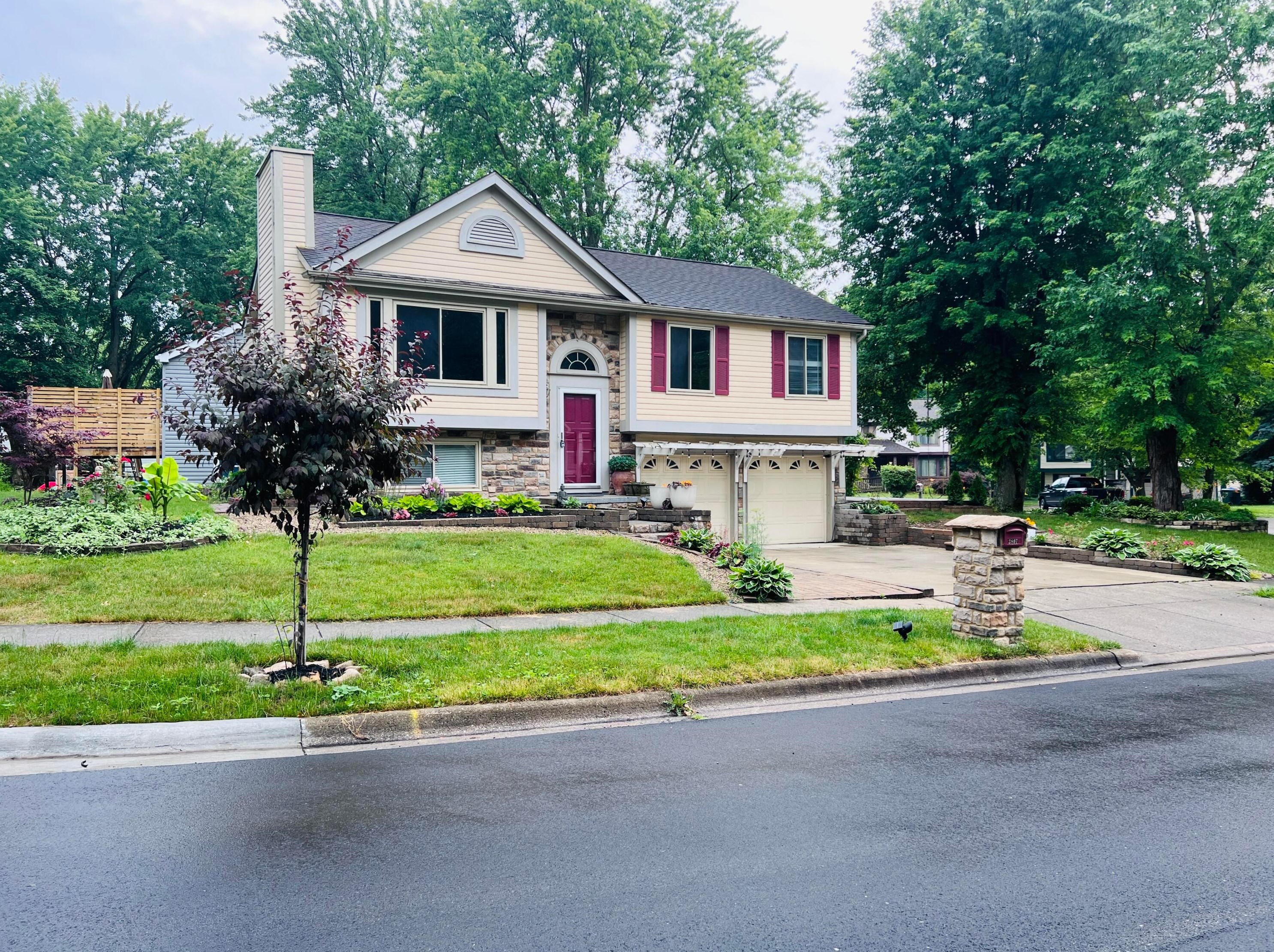 3807 Dolomite Dr, Columbus, OH 43230-1185