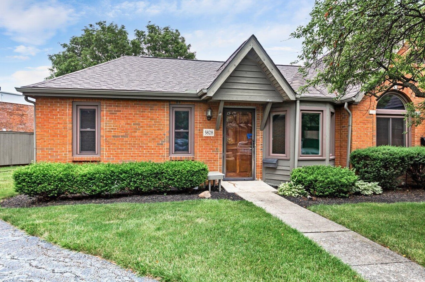 5828 Thada Ln, Columbus, OH 43229-3474