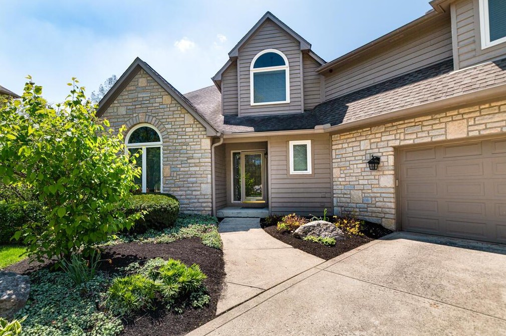 9393 Traceyton Dr, Dublin, OH 43017-9694