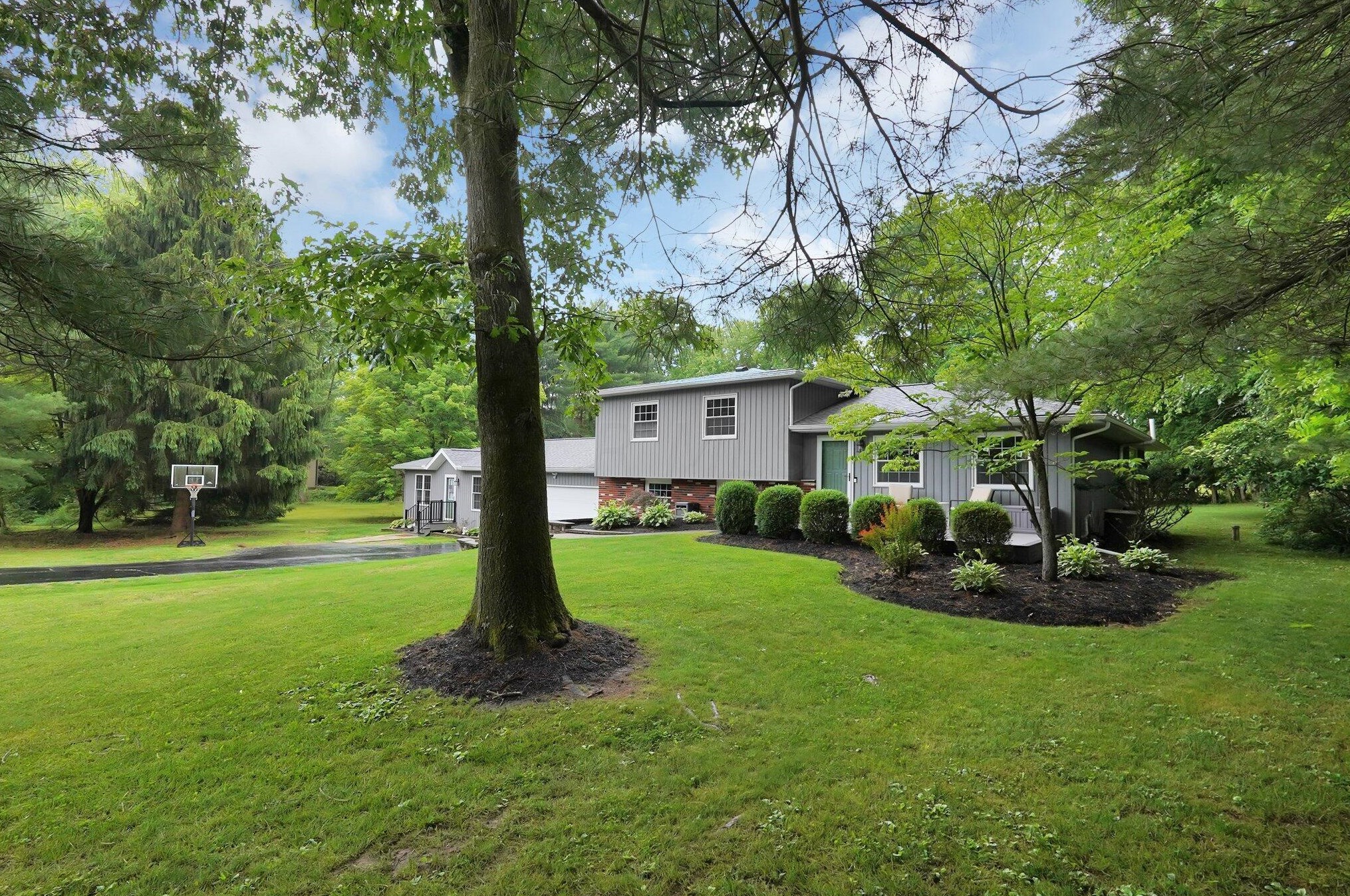 394 Knoll Dr, Granville, OH 43023